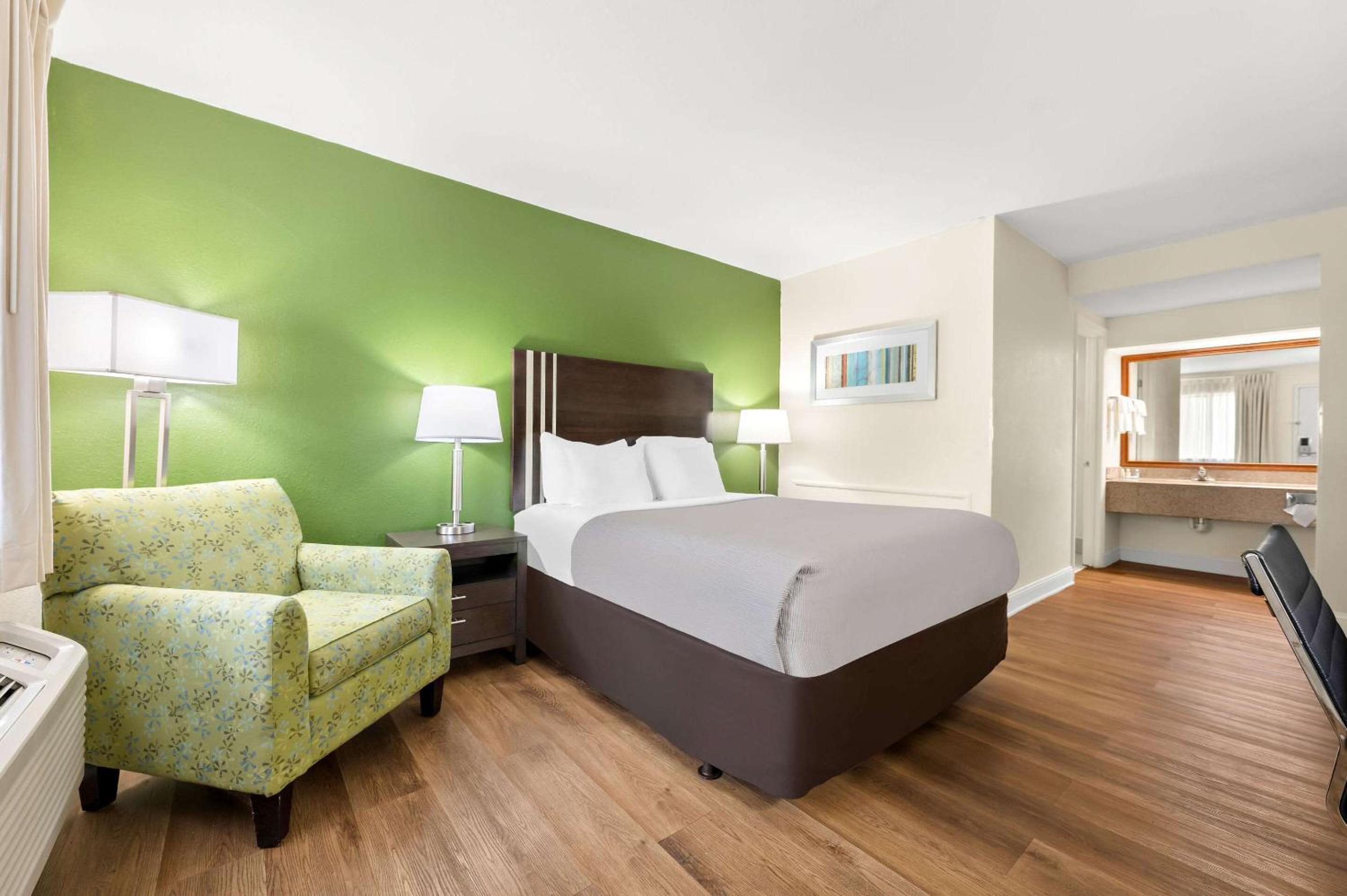 Quality Inn Pelham I-65 exit 246 - Property Image 10