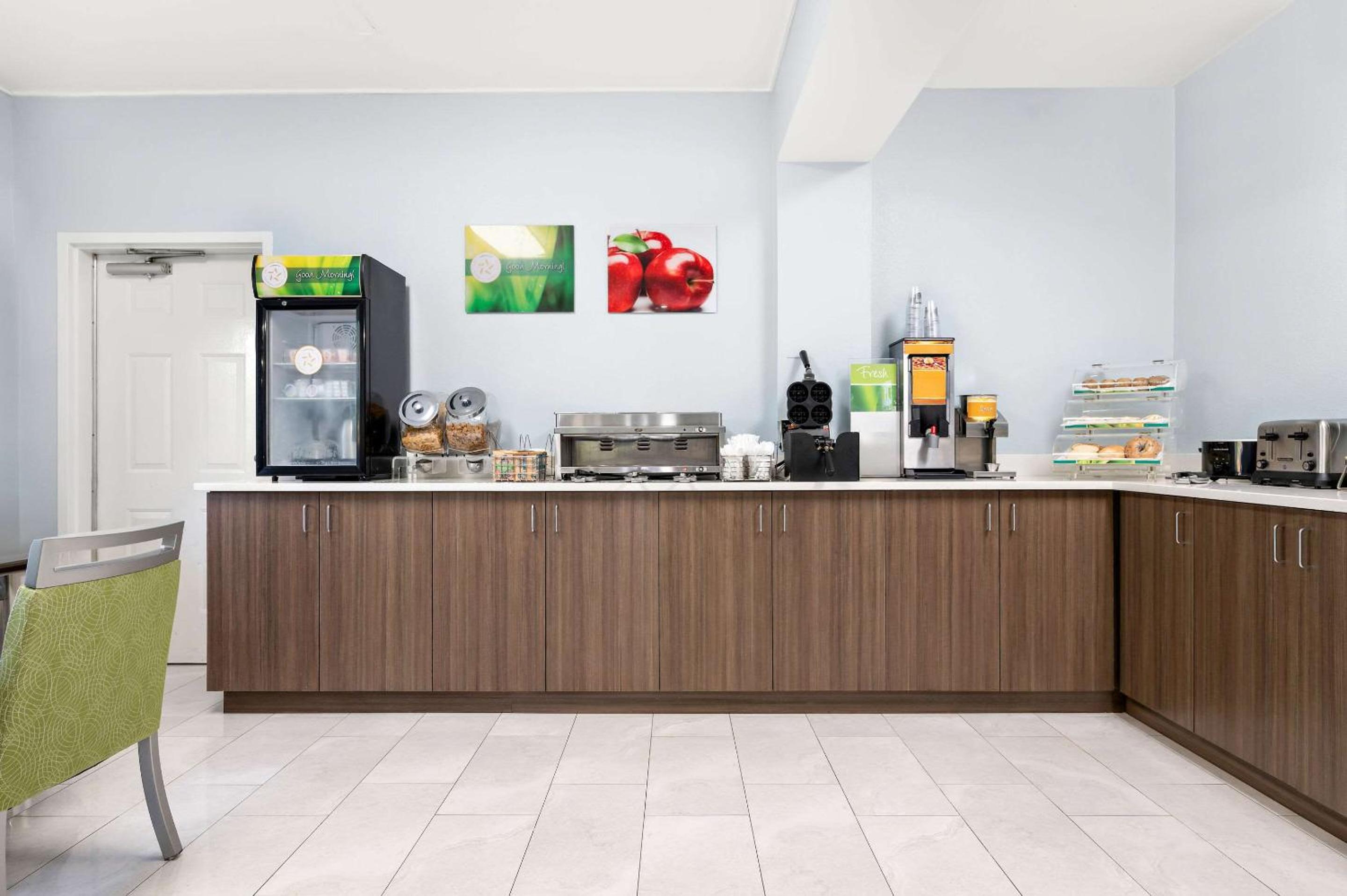 Birmingham Vacations - Quality Inn Pelham I-65 exit 246 - Property Image 2