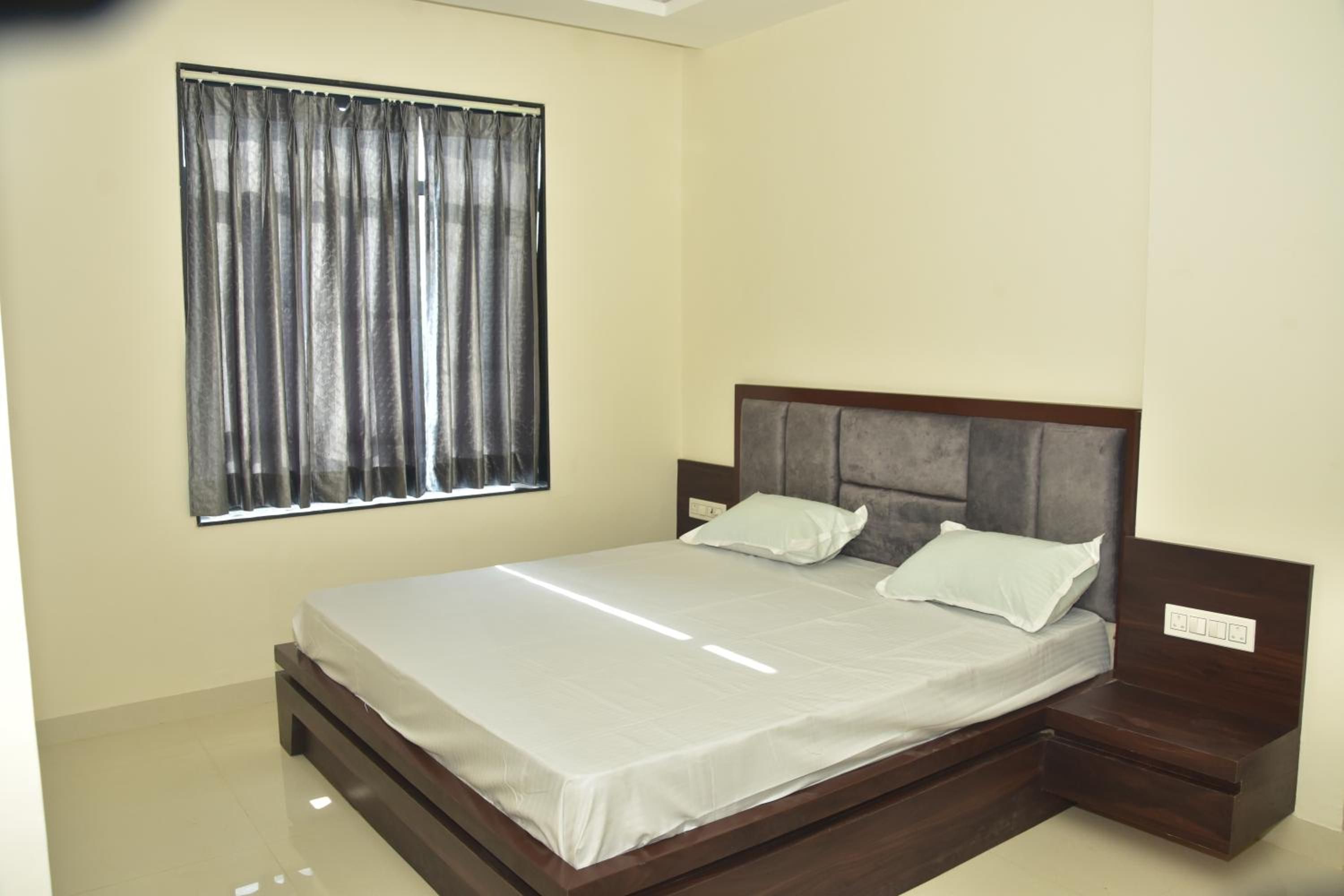 Adarsh Palace & Restaurant