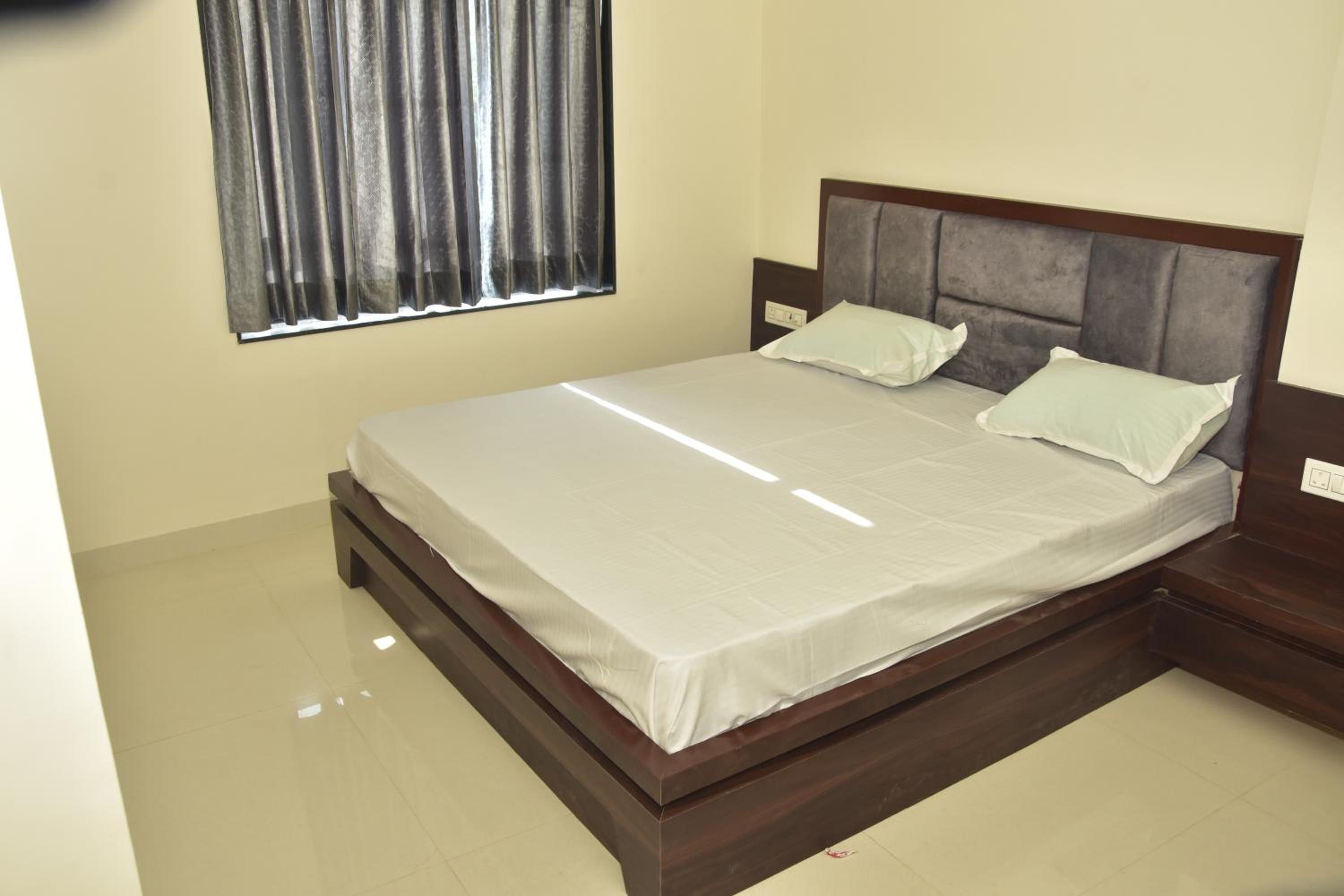Adarsh Palace & Restaurant