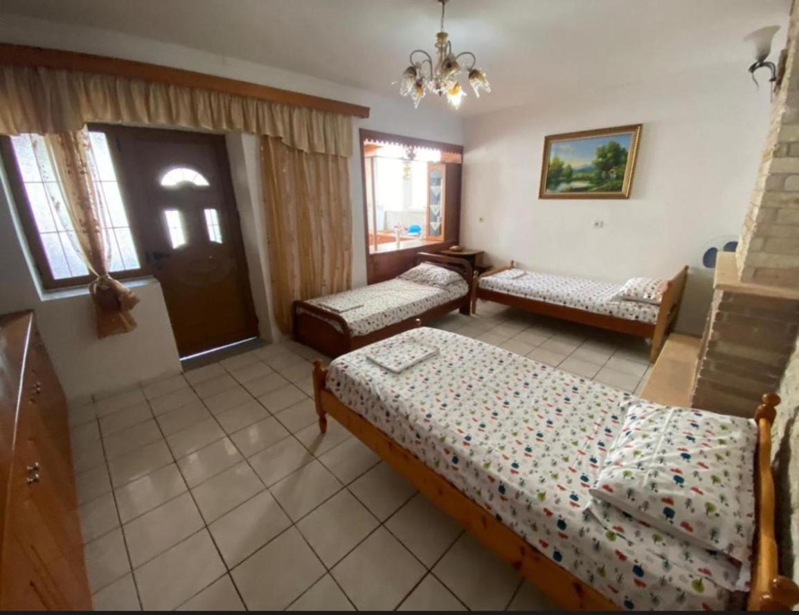 Ledi's apartment