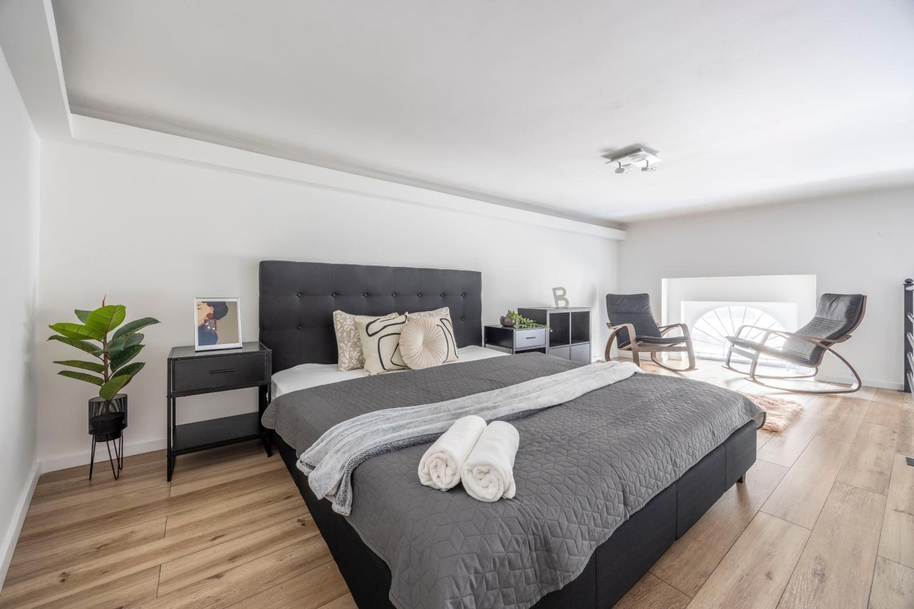 Exclusive & Cozy Central Home in the Heart of Budapest view 3