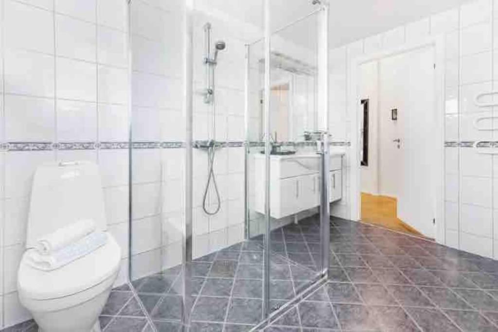 Trivelig familievennlig hus med inngjerdet hage view 2
