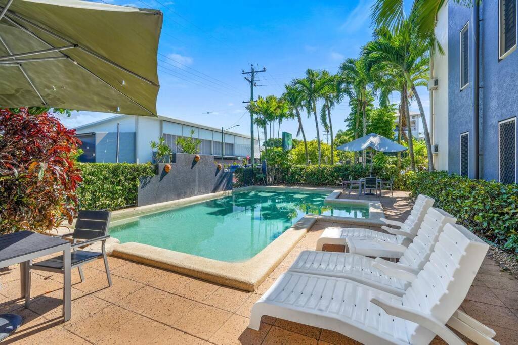 Perfect Grafton Street Base near Cairns Base