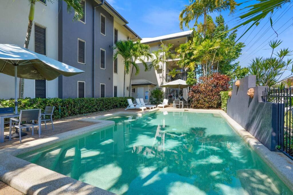 Perfect Grafton Street Base near Cairns Base