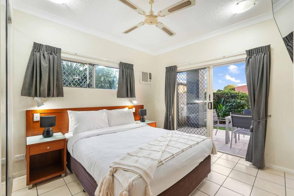 Perfect Grafton Street Base near Cairns Base
