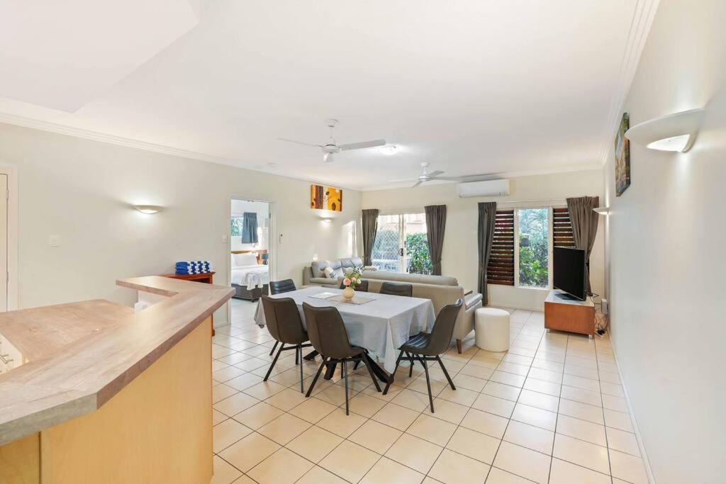 Perfect Grafton Street Base near Cairns Base