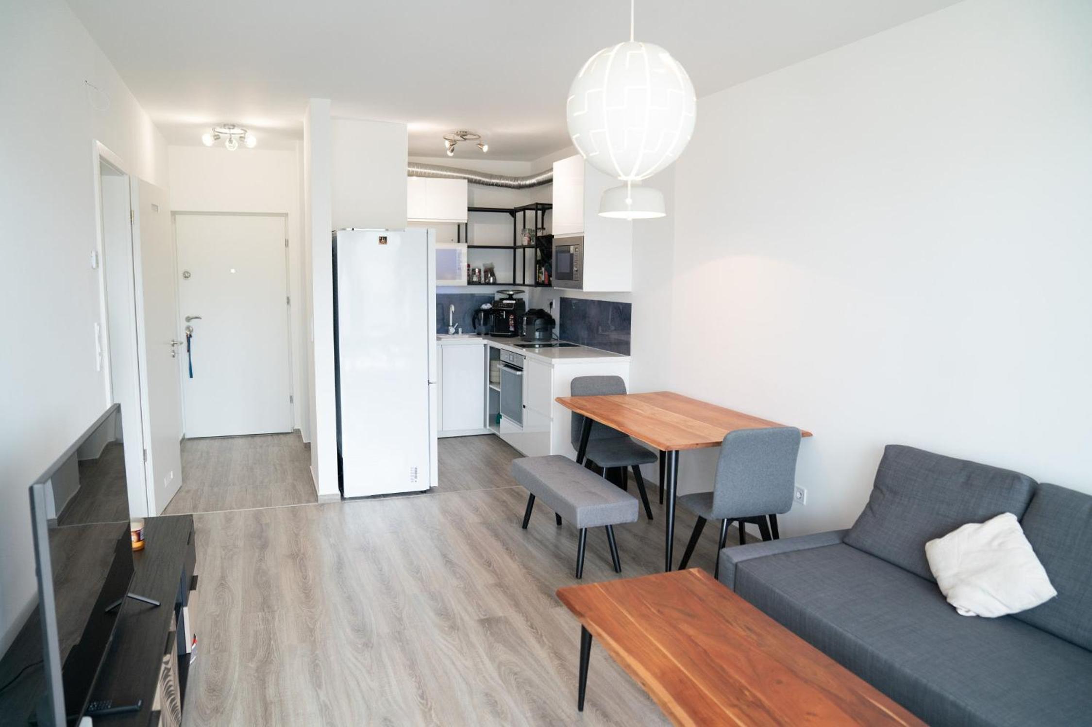 Waterfront City apt Buda Hills Views&Free parking
