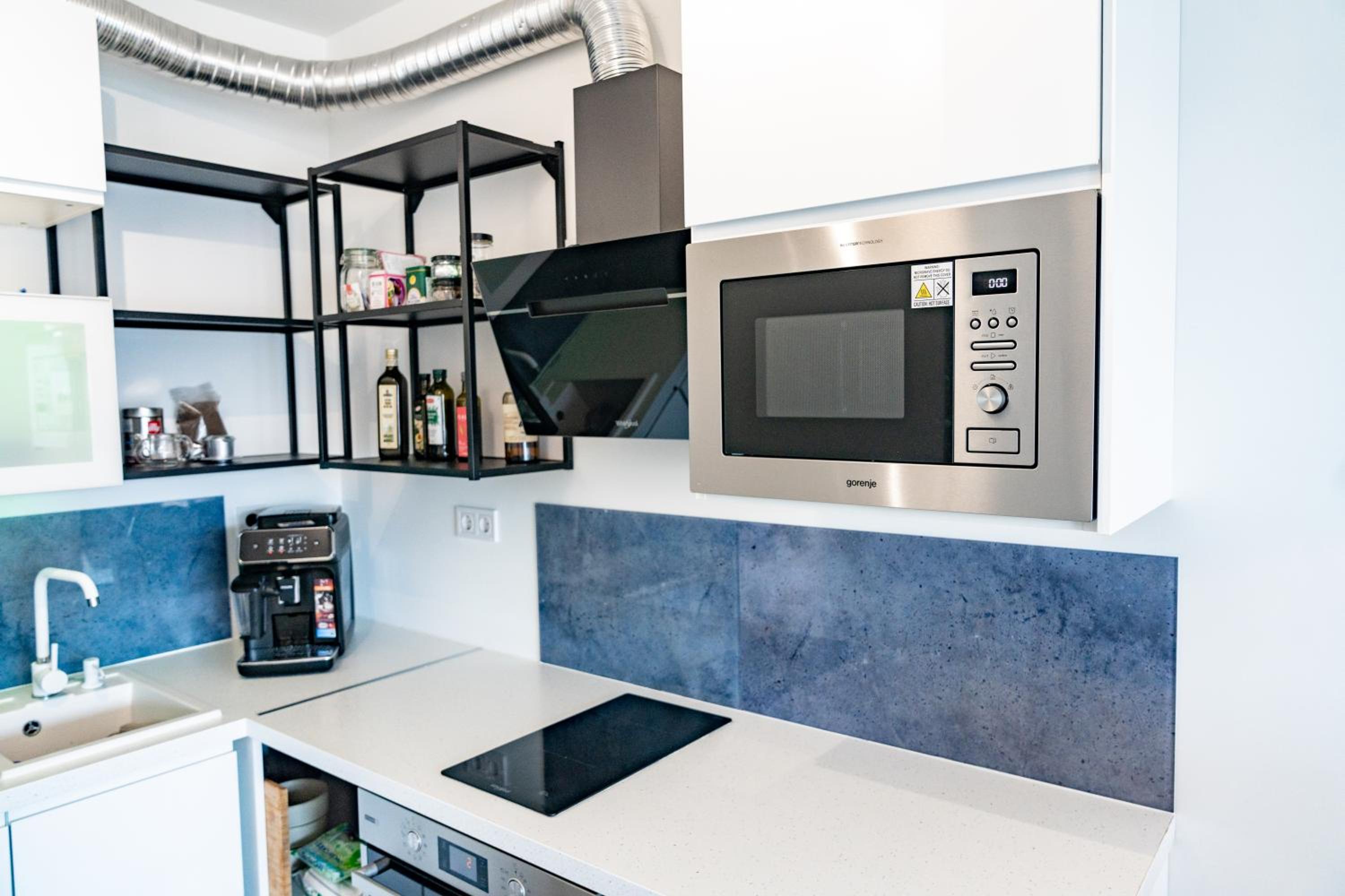 Waterfront City apt Buda Hills Views&Free parking