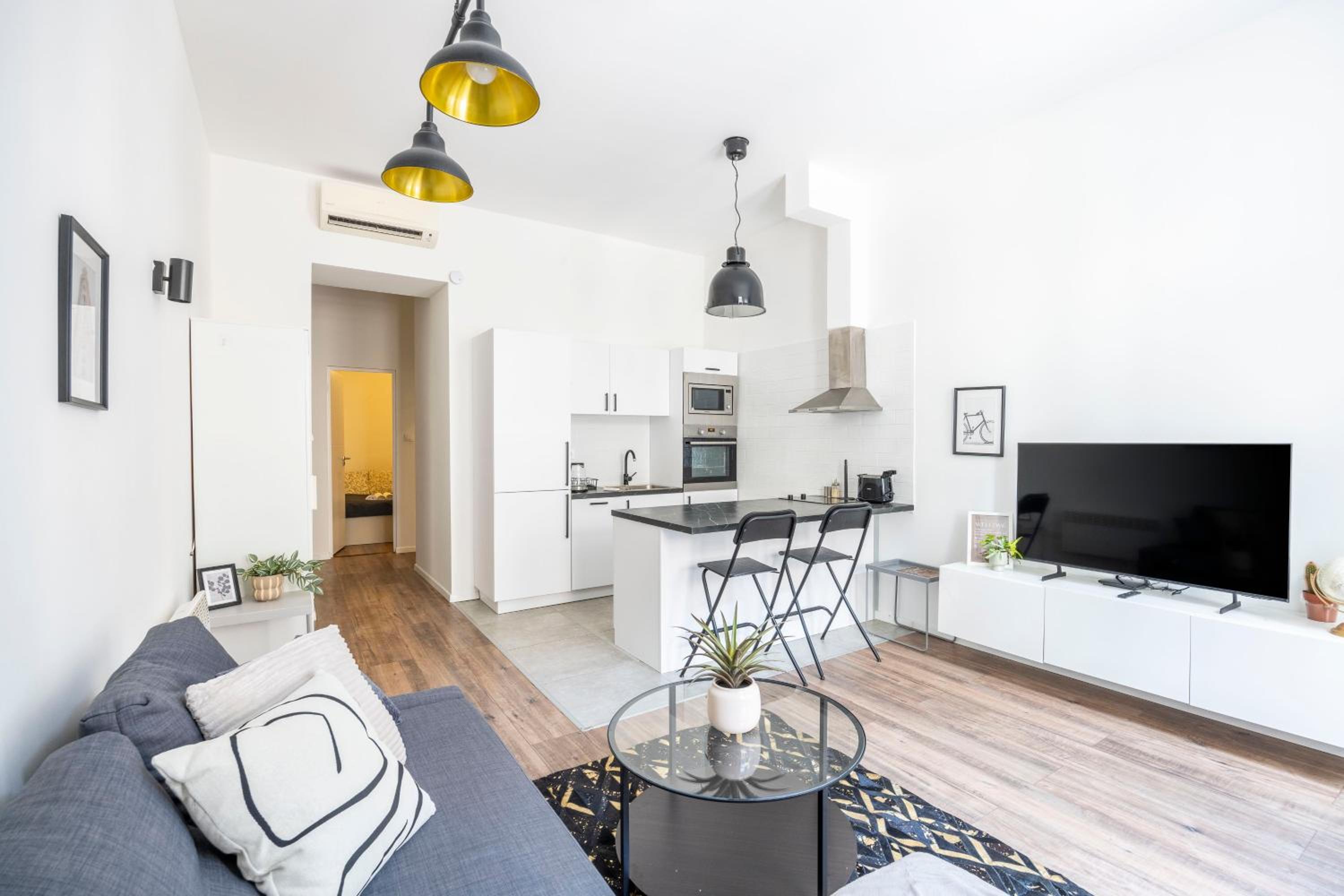 Charming & Cozy Central 1BEDRM Suites view 2