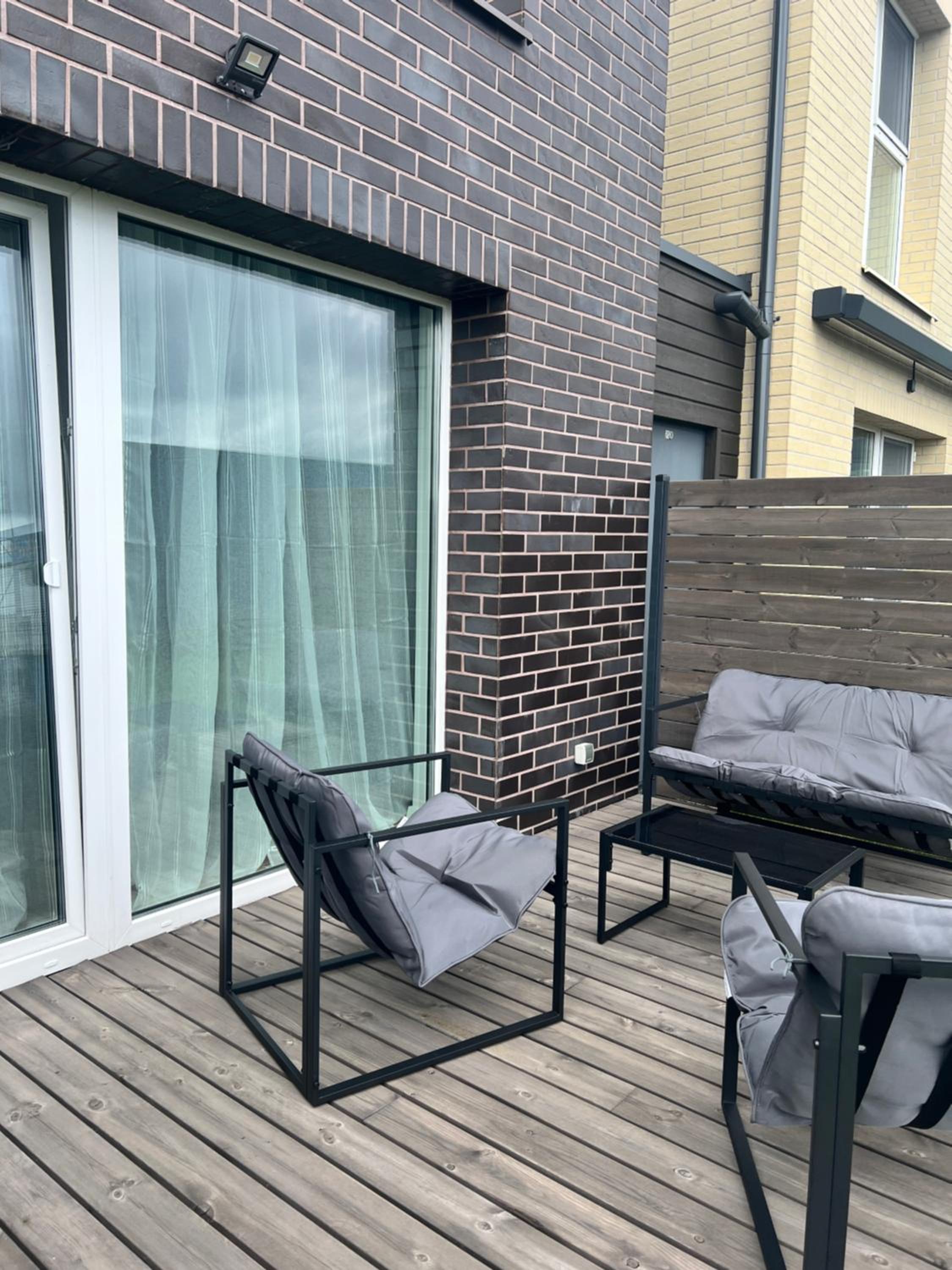 RAINBOW 49B cottage view 5