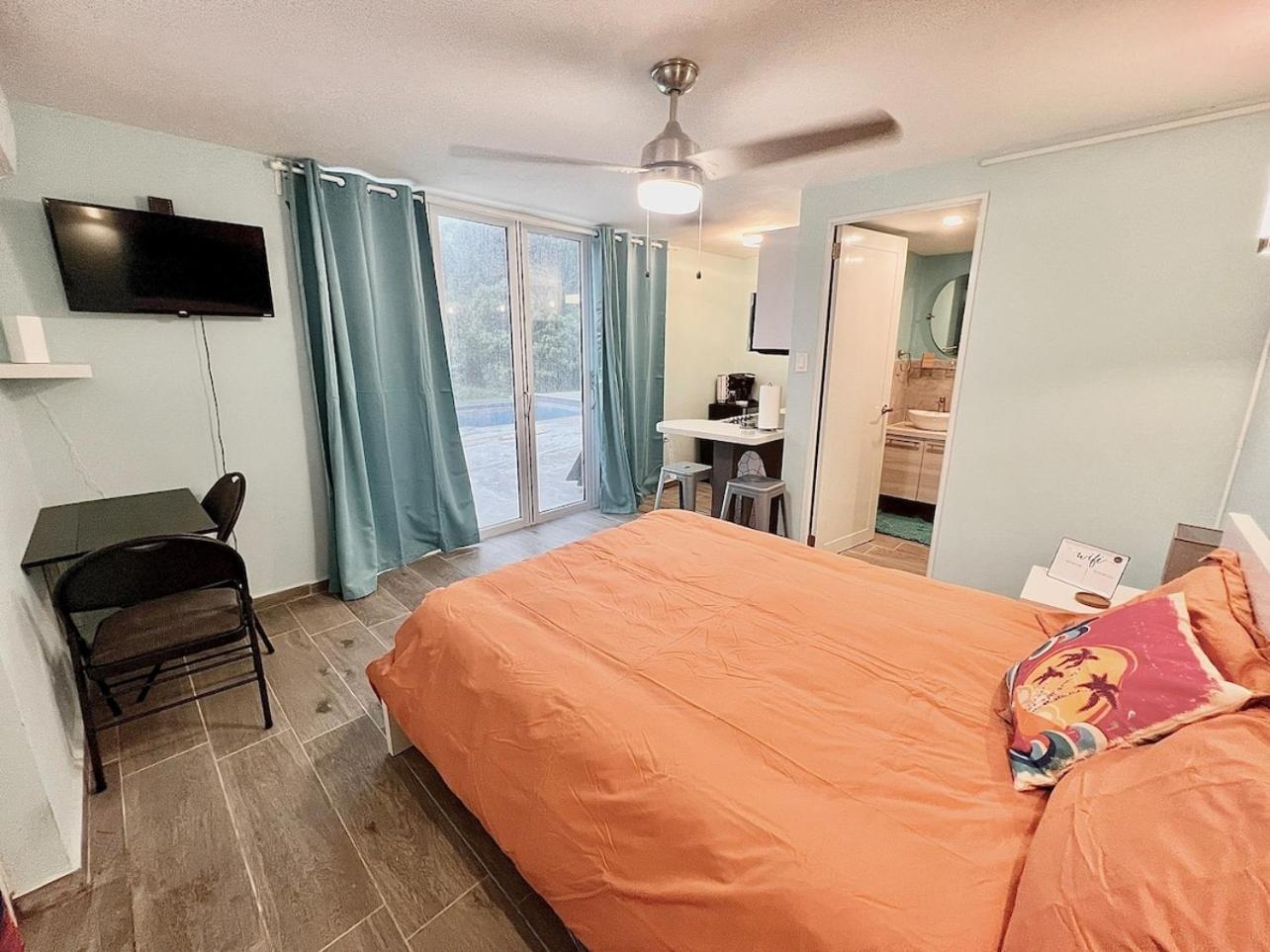 Sunset Room With Folding Wall Access To Pool, photo 12