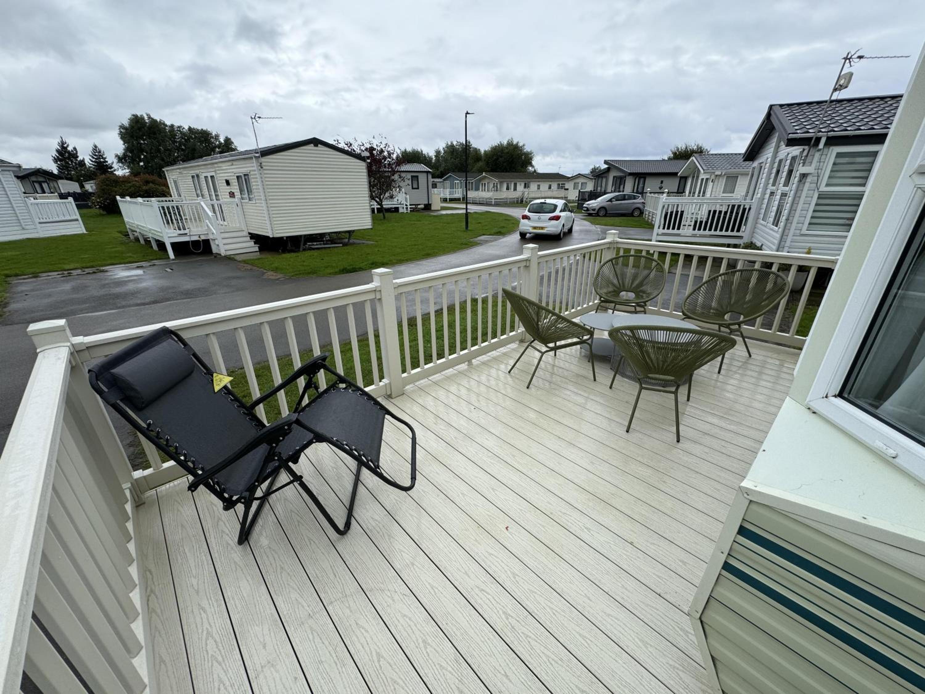 Lovely Caravan For Hire With Large Decking Area In Hunstanton Ref 23218K view 5