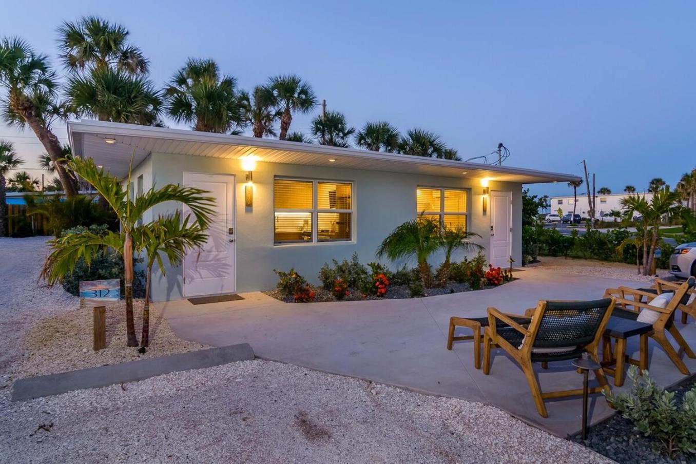 Wonderful Place wPrivate Patio Next to the Beach view 3
