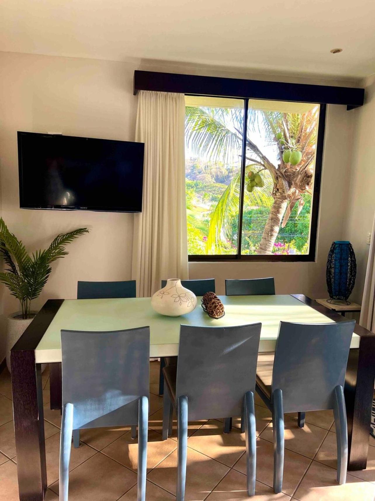 Stylish & Comfortable Condo with Balconies
