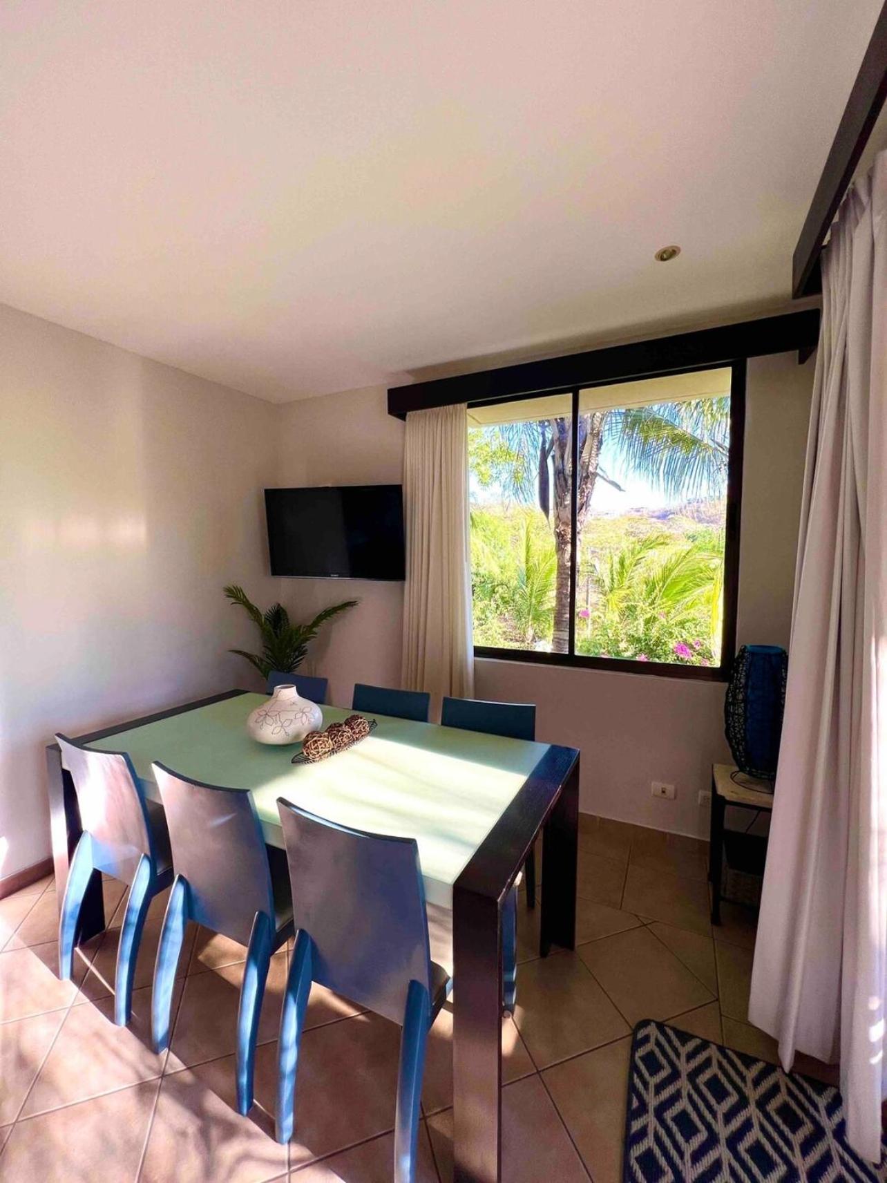 Stylish & Comfortable Condo with Balconies