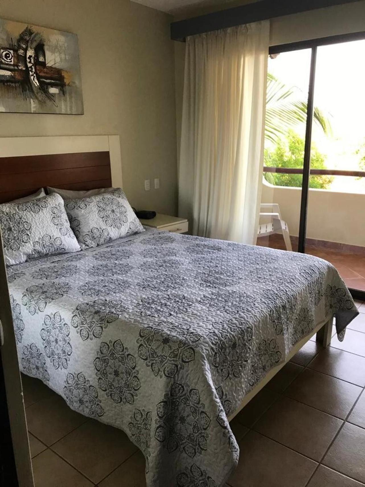 Stylish & Comfortable Condo with Balconies