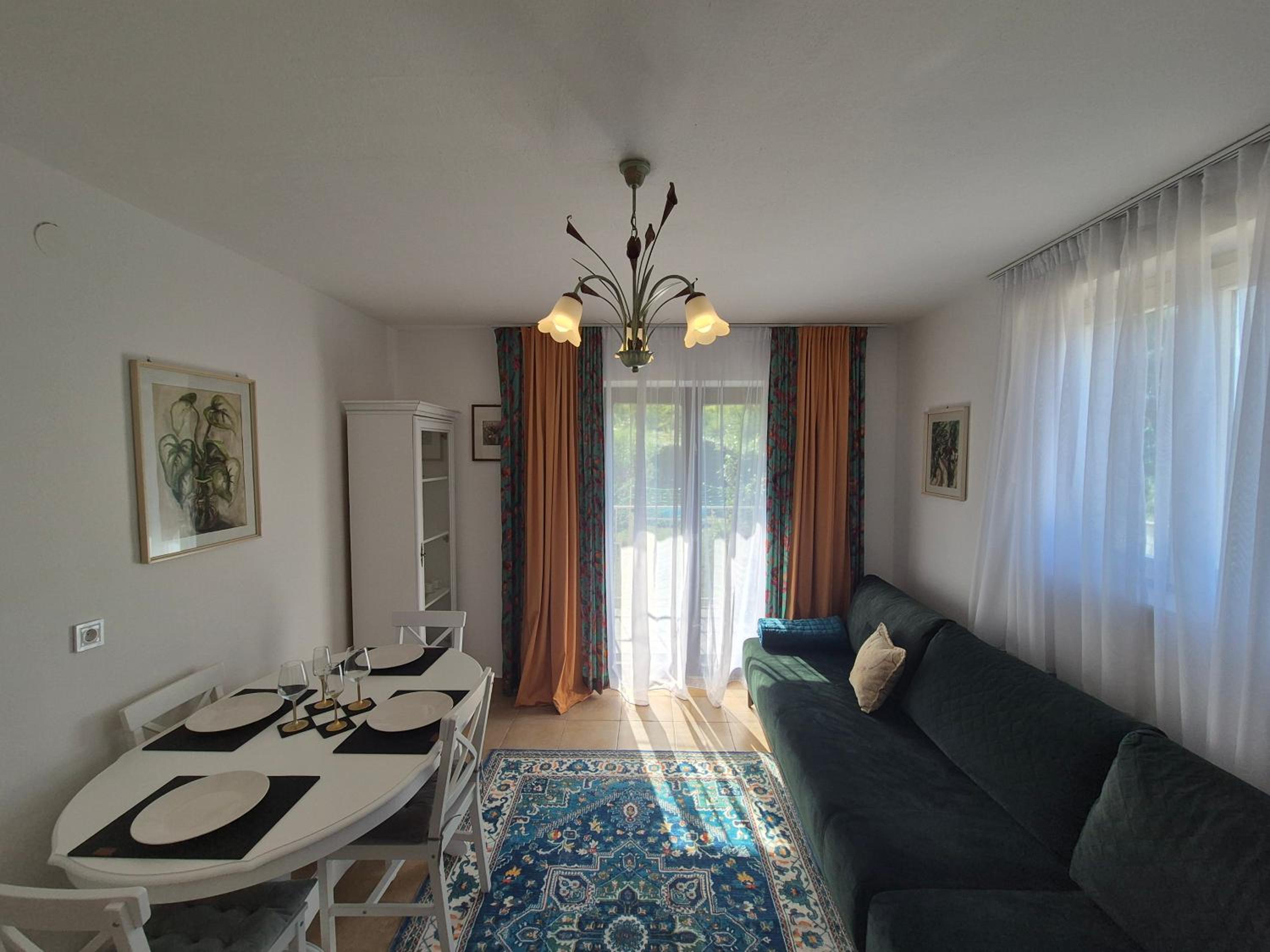 E&E Apartments Green Oasis