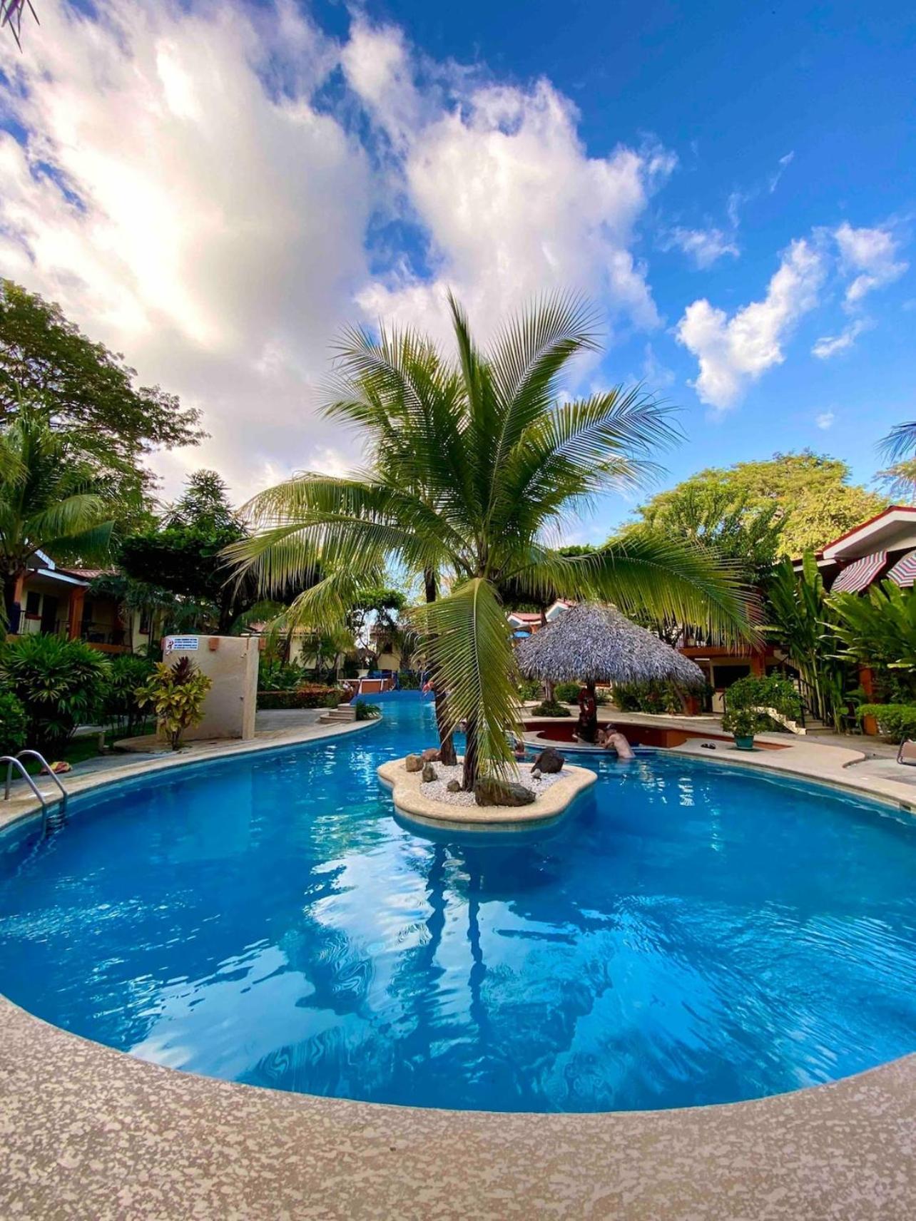 Cocomarindo Breeze Condo and Amazing Pool