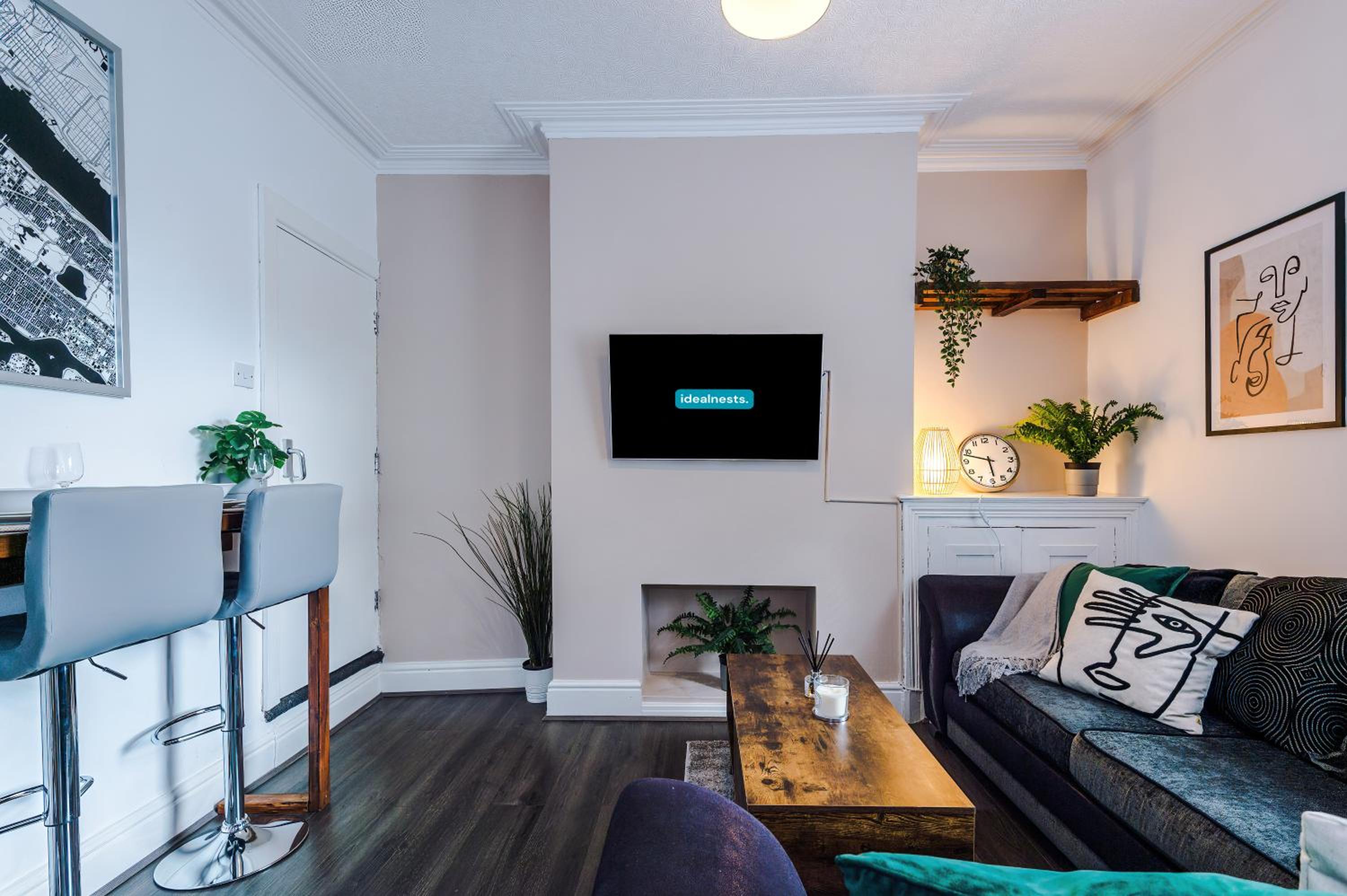 Modern 3BR House in Manchester, ideal for groups, FREE parking - Sleeps 8 photo 4