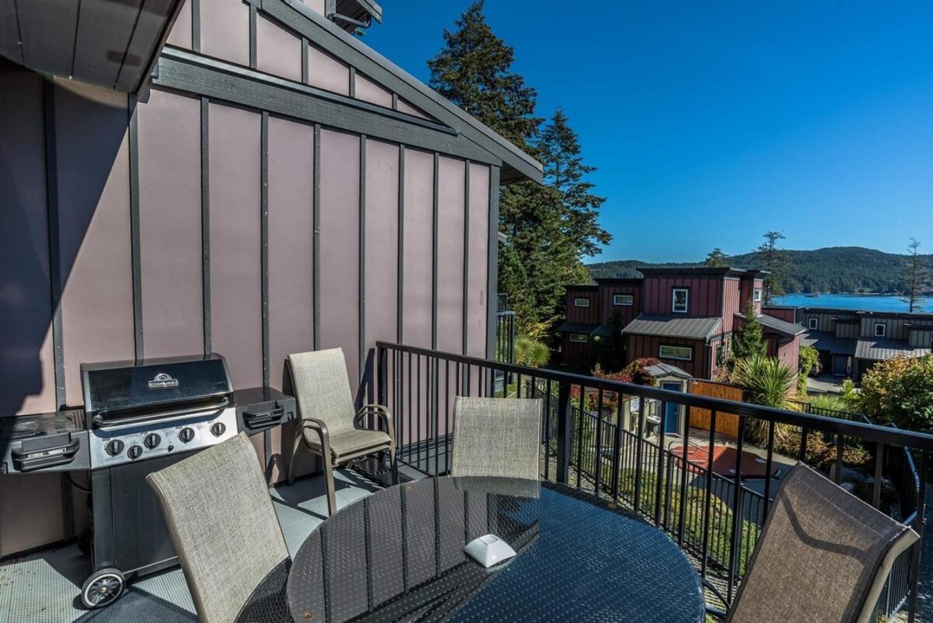 Sooke Vacations - Sooke Harbour Townhouse - Property Image 10