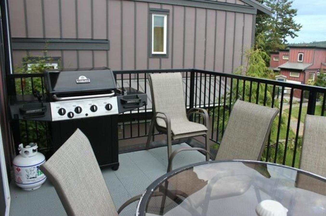 Sooke Vacations - Sooke Harbour Townhouse - Property Image 3