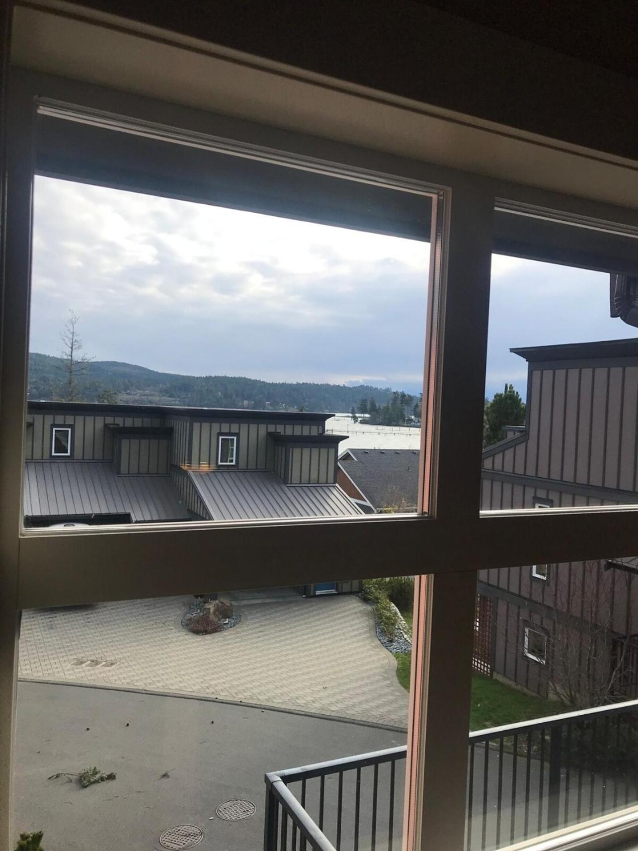 Sooke Harbour Townhouse Waterfront 2-Bed Rental