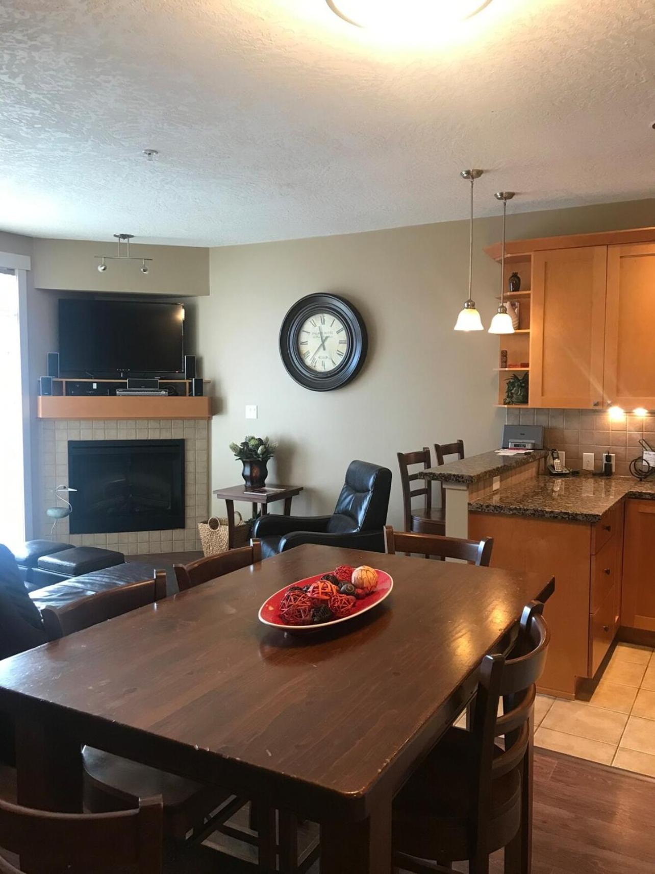 Sooke Harbour Townhouse Waterfront 2-Bed Rental