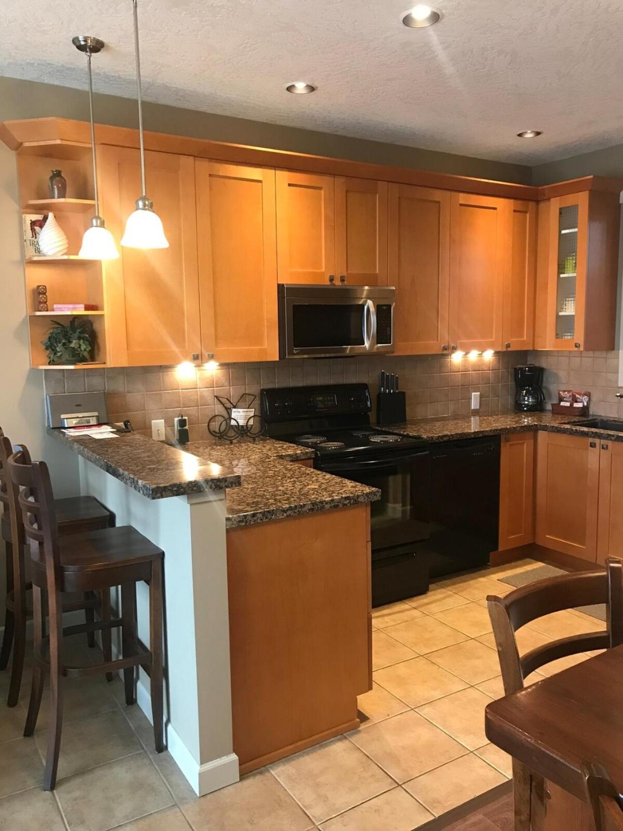 Sooke Harbour Townhouse Waterfront 2-Bed Rental
