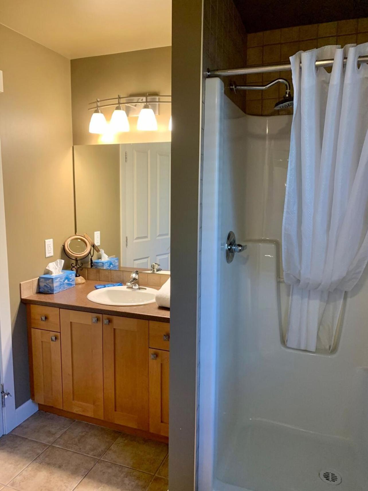 Sooke Vacations - Sooke Harbour Townhouse - Property Image 2
