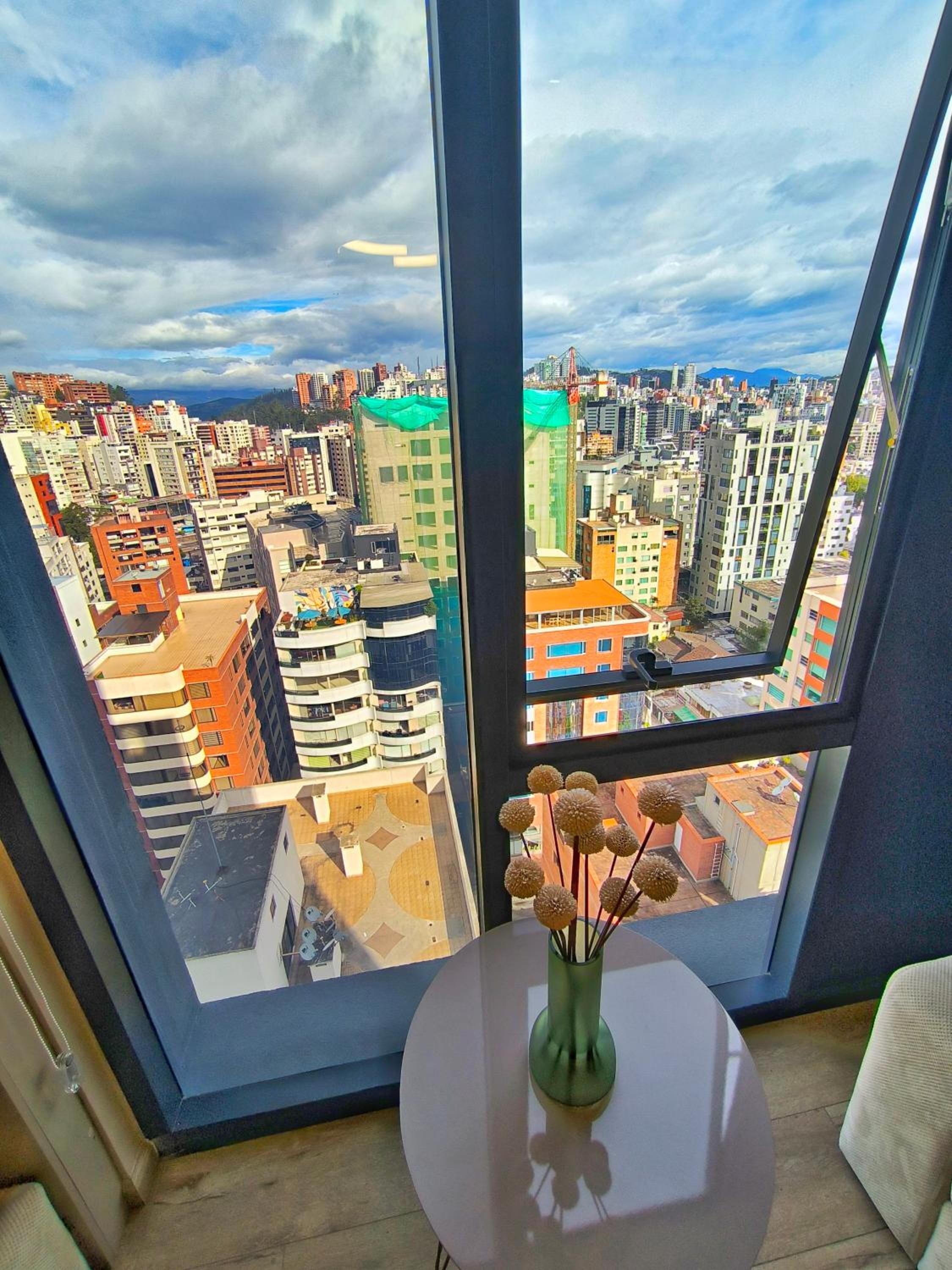 Republica del Salvador Coliving Ecuador XOE