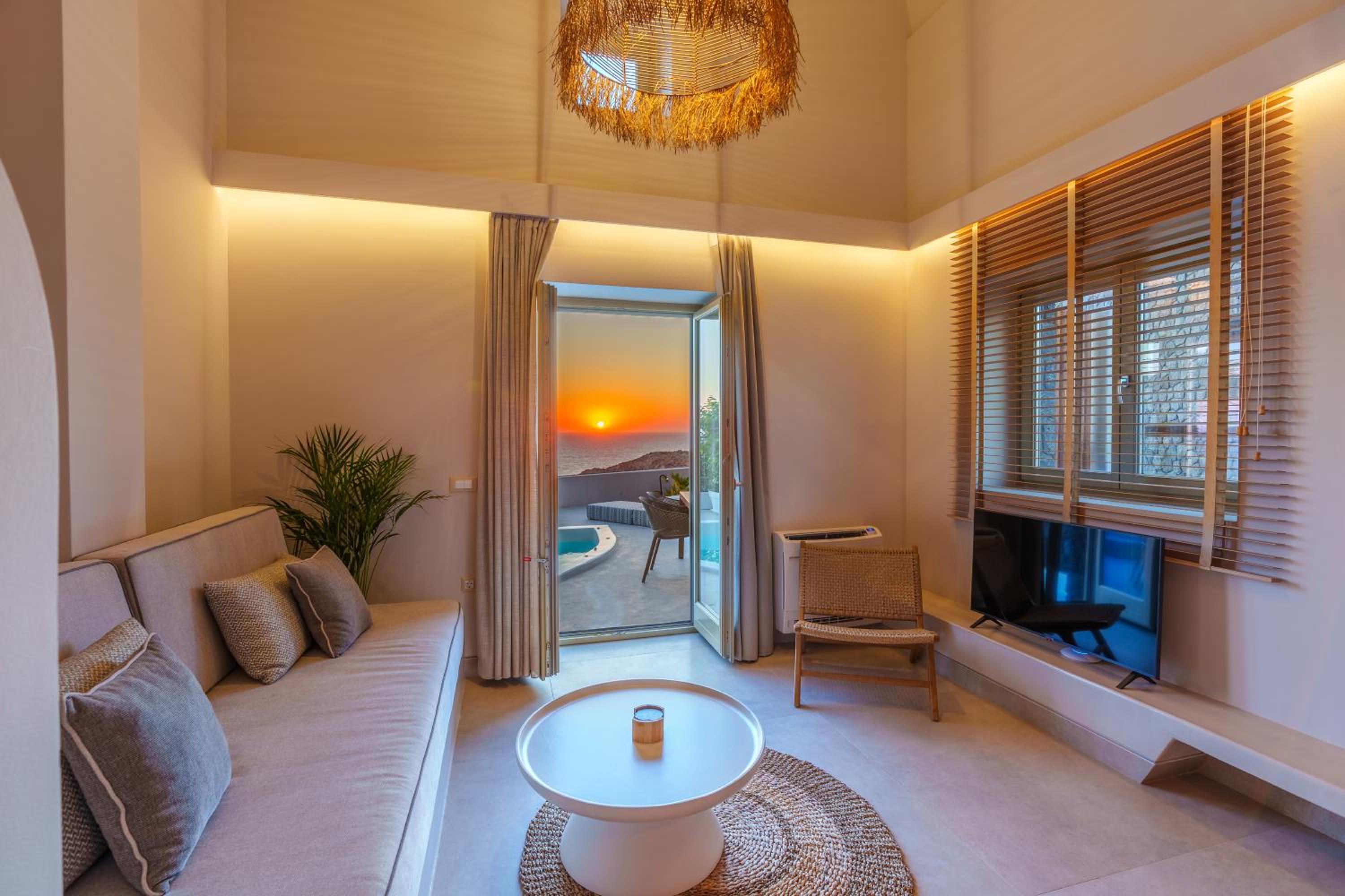 Halo Santorini - Living Experience photo 3