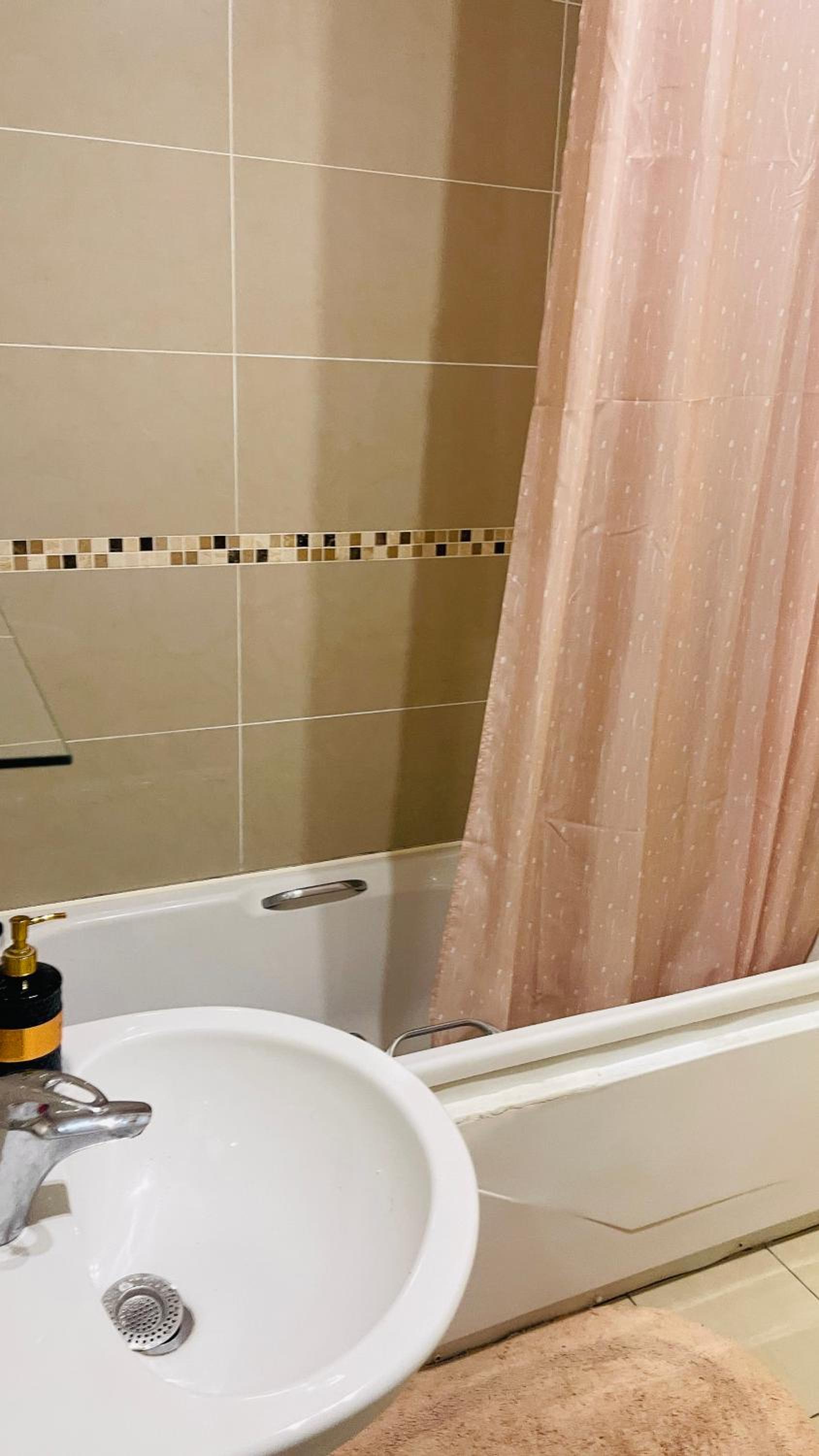 Entire Spacious 2 bedroom 2 bathroom apartment