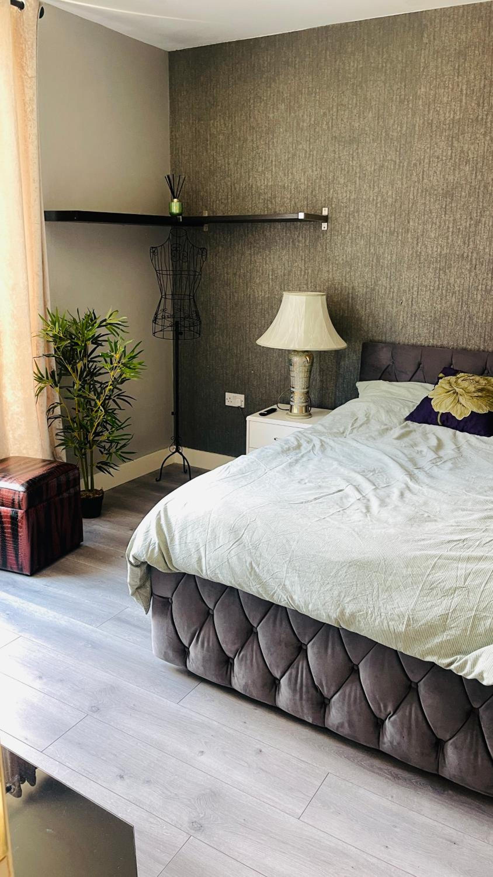 Entire Spacious 2 bedroom 2 bathroom apartment