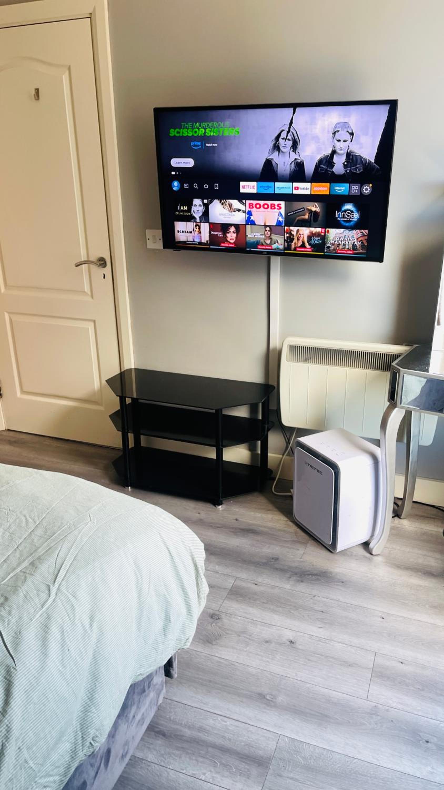 Entire Spacious 2 bedroom 2 bathroom apartment
