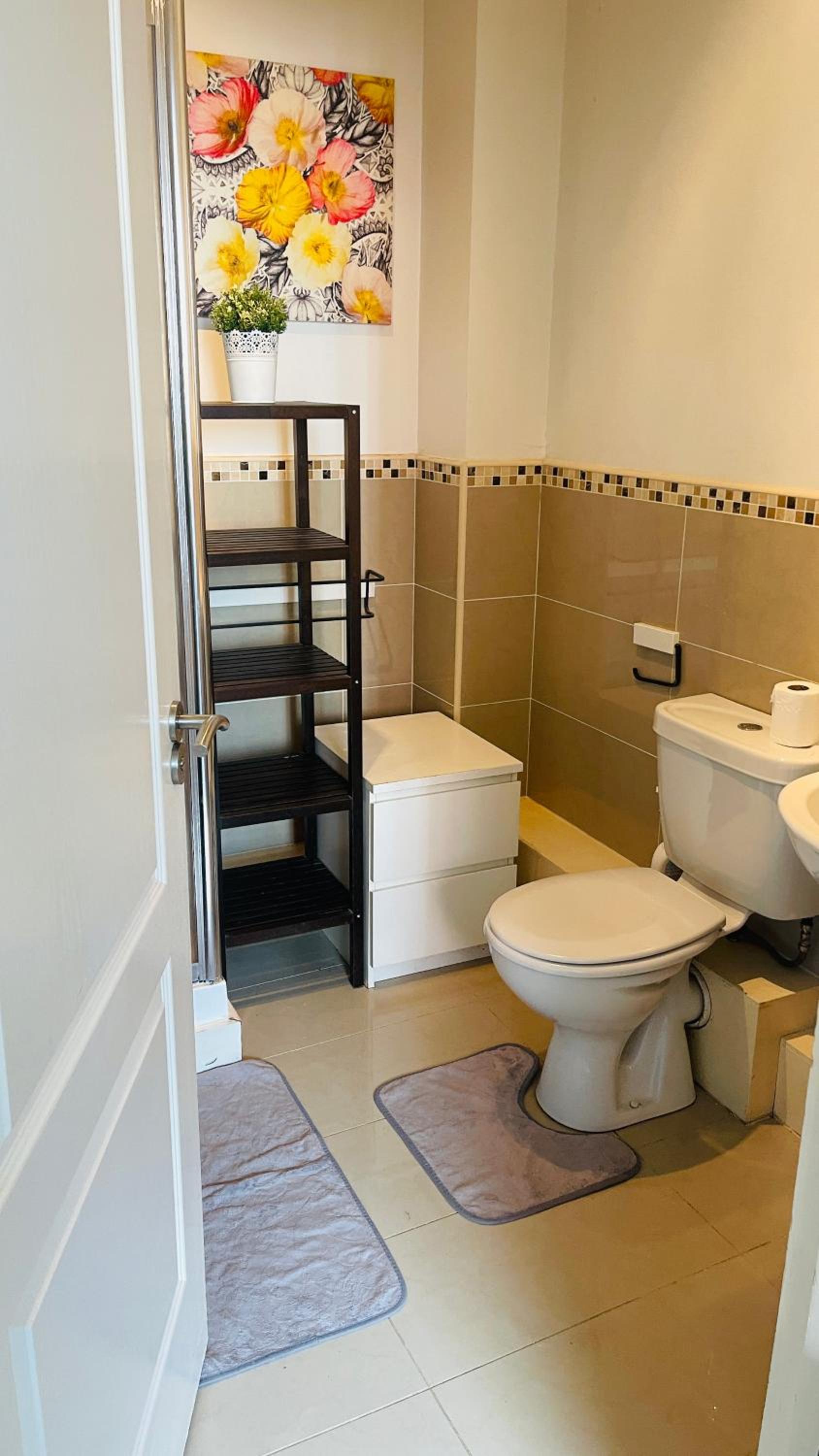 Entire Spacious 2 bedroom 2 bathroom apartment