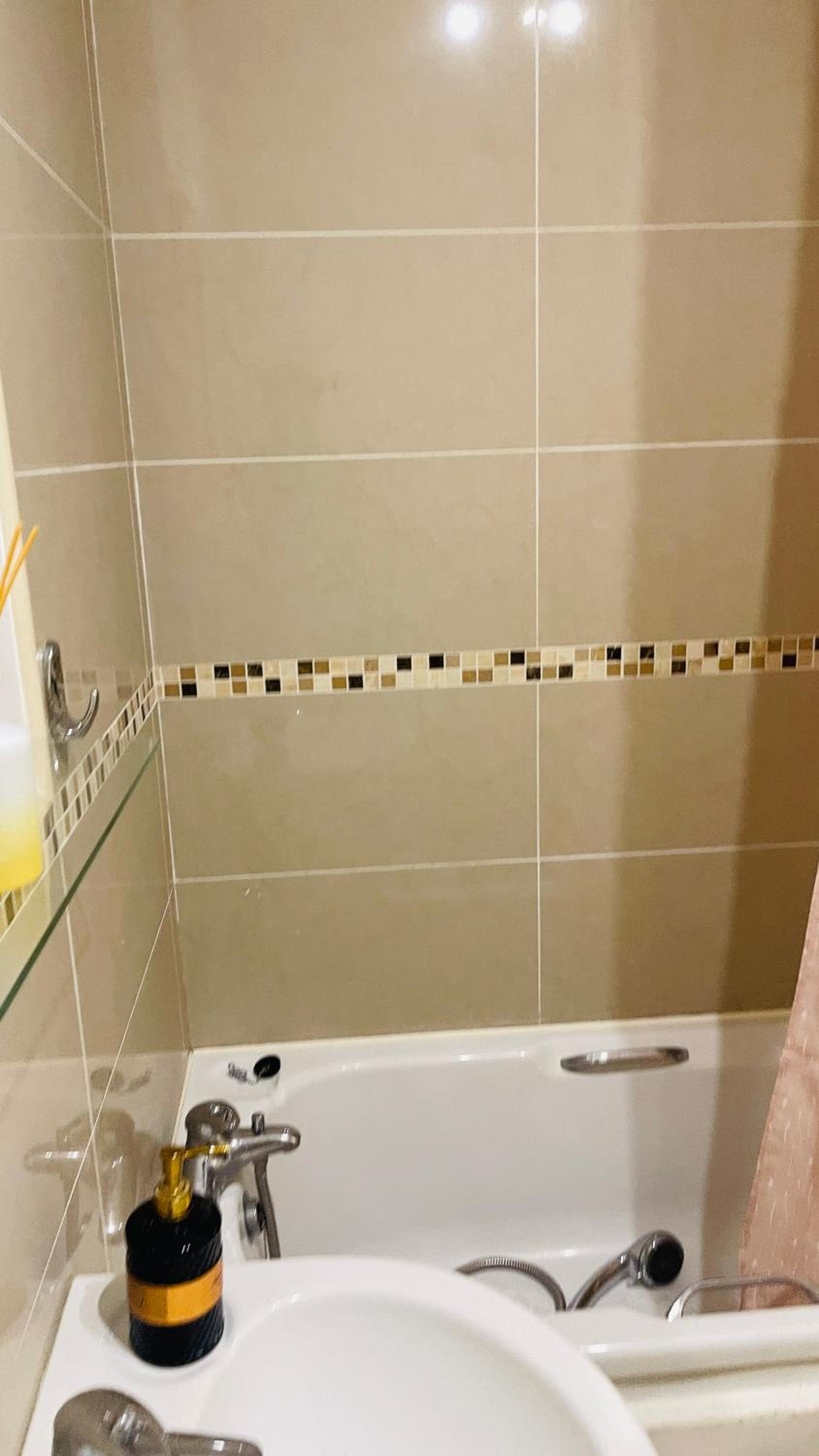 Entire Spacious 2 bedroom 2 bathroom apartment