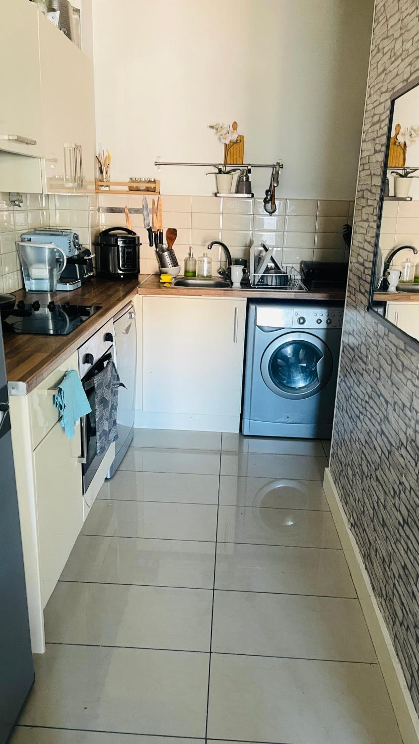 Entire Spacious 2 bedroom 2 bathroom apartment