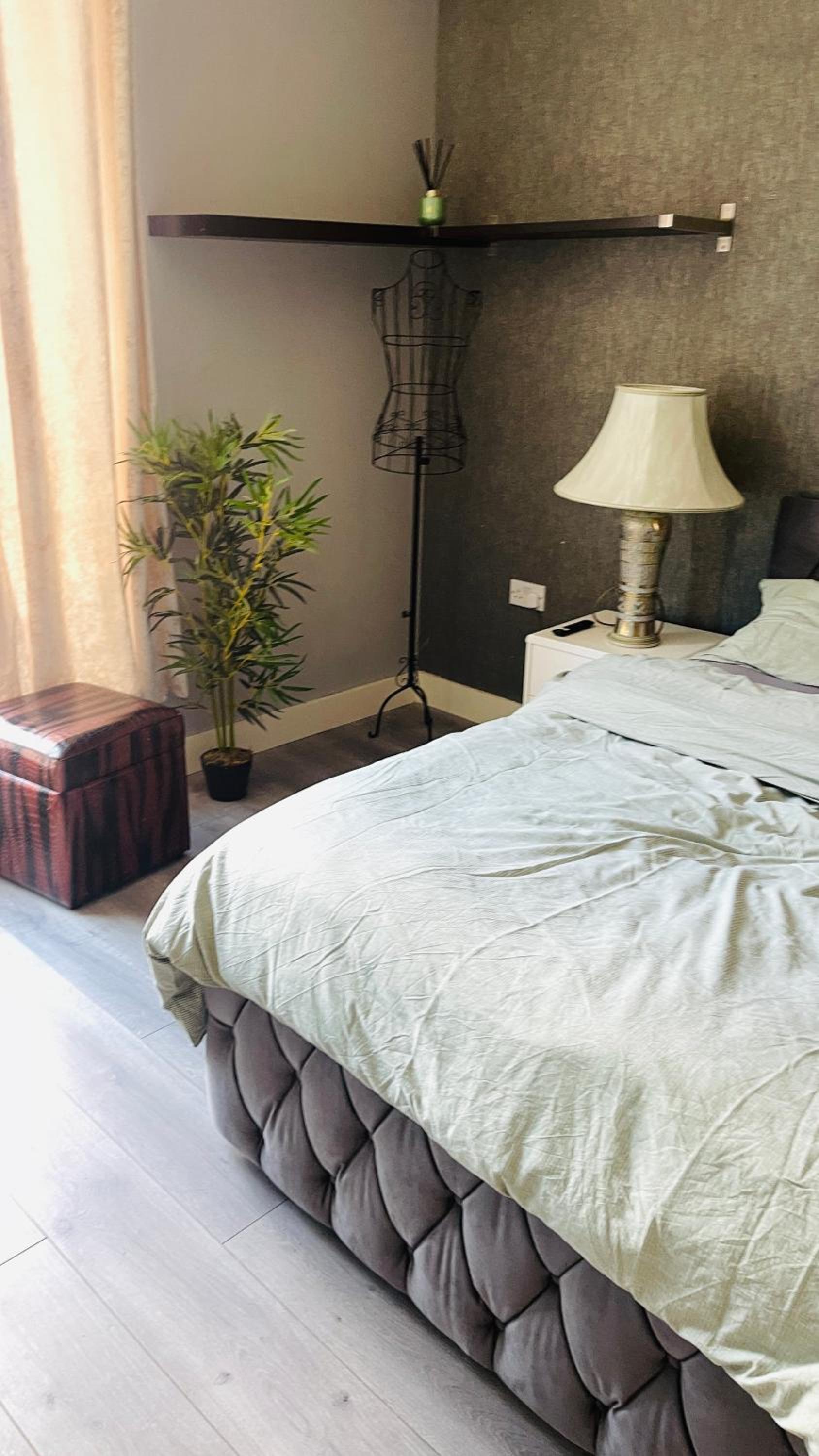 Entire Spacious 2 bedroom 2 bathroom apartment
