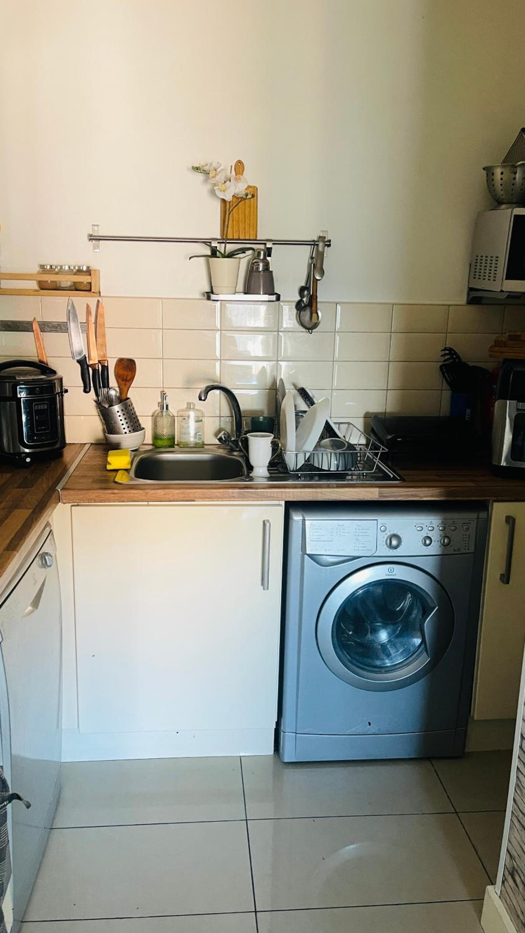 Entire Spacious 2 bedroom 2 bathroom apartment