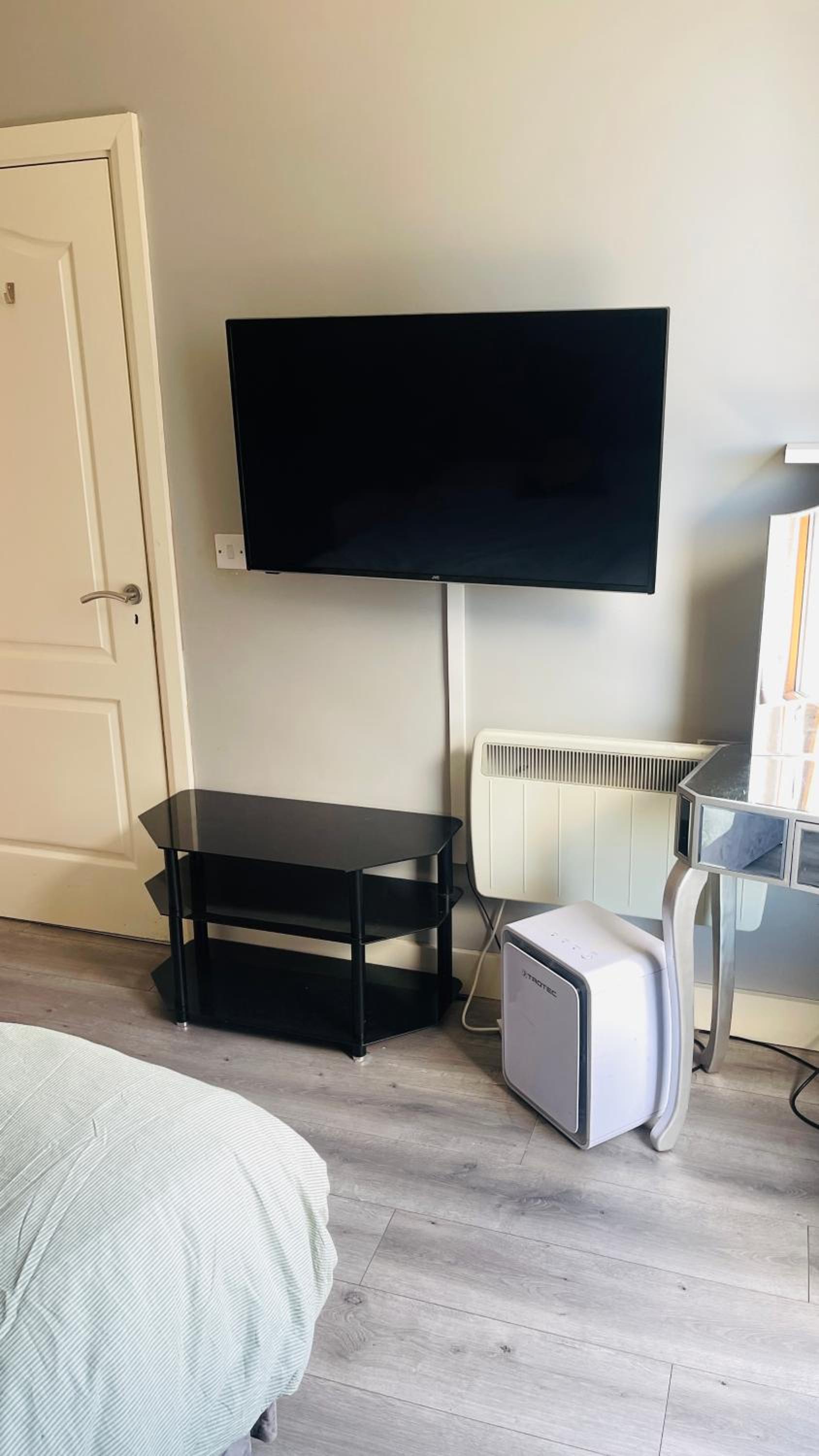 Entire Spacious 2 bedroom 2 bathroom apartment