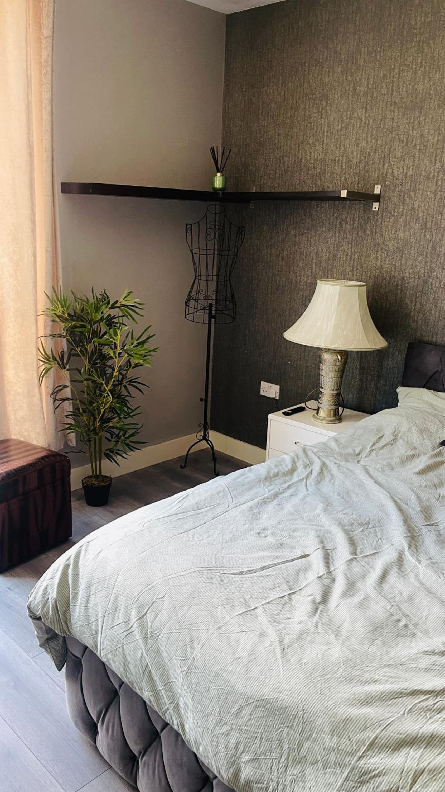 Entire Spacious 2 bedroom 2 bathroom apartment