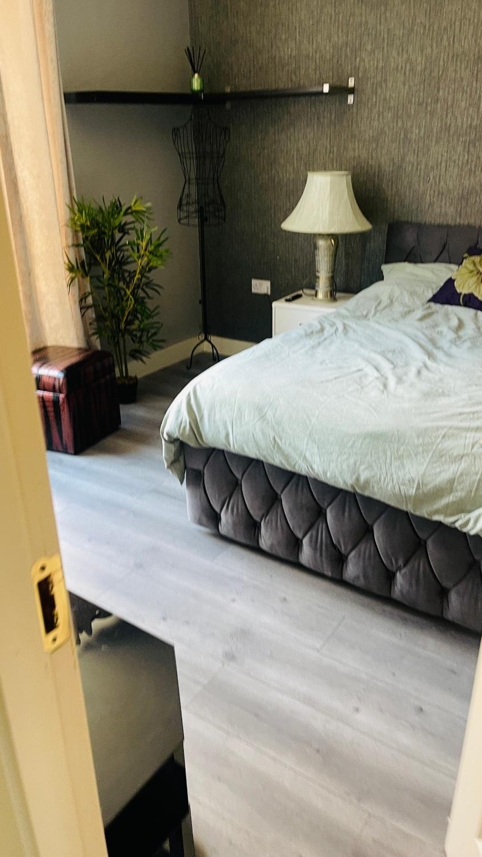 Entire Spacious 2 bedroom 2 bathroom apartment
