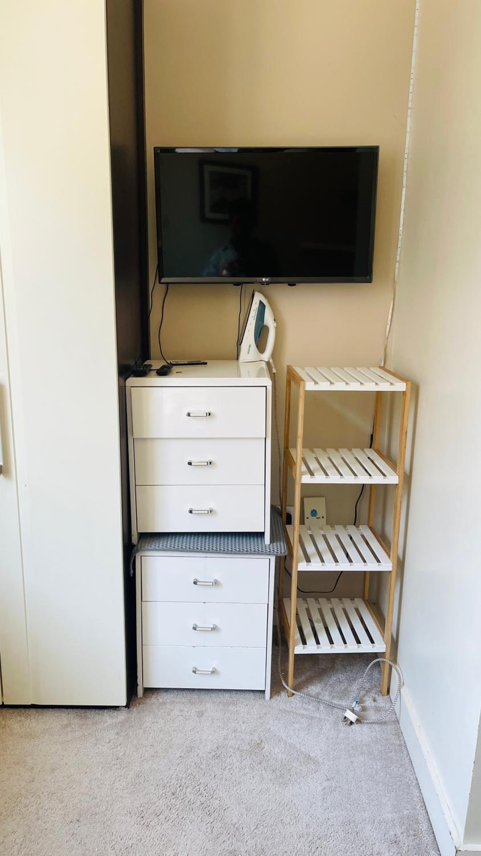 Entire Spacious 2 bedroom 2 bathroom apartment