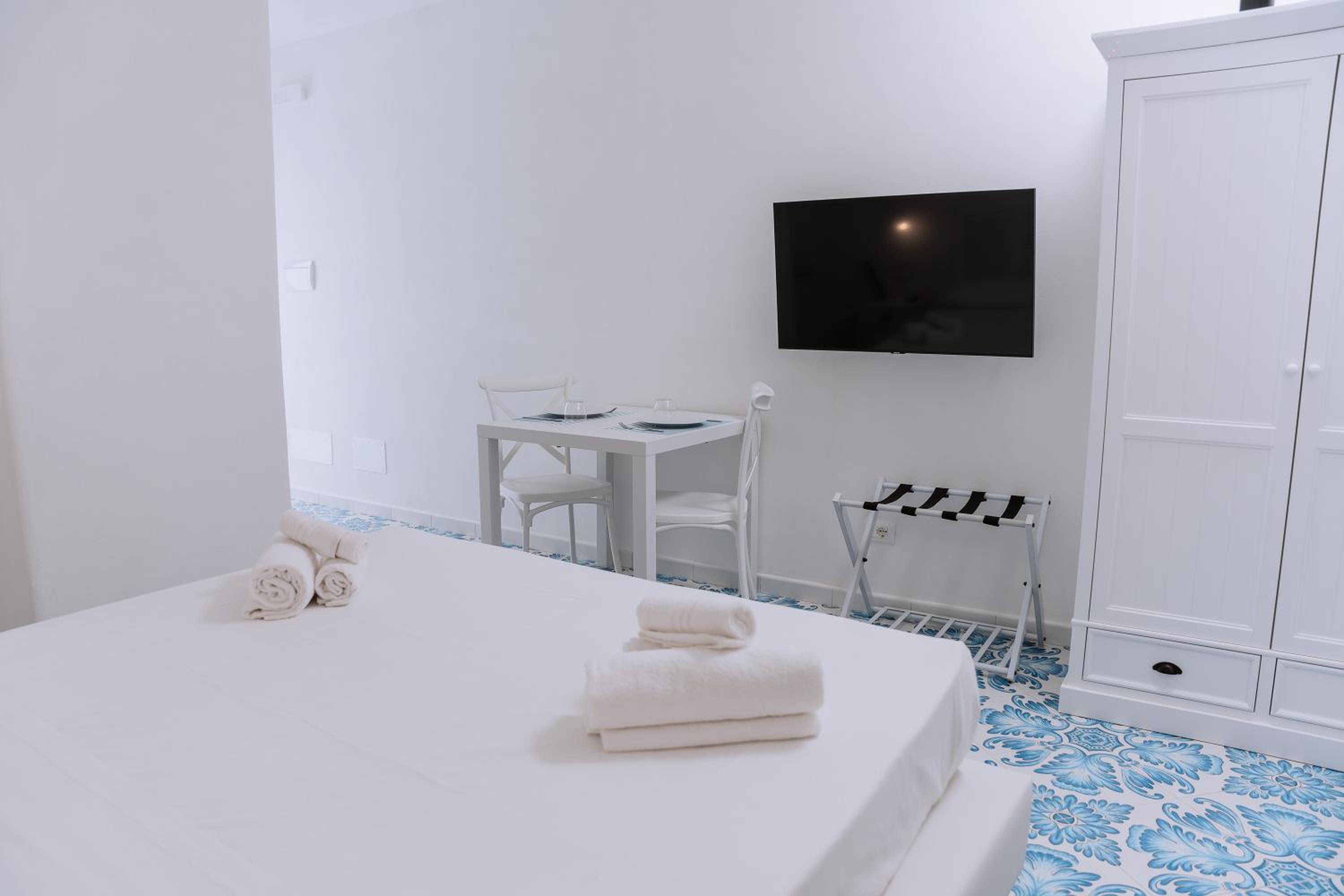 Omare Apartments