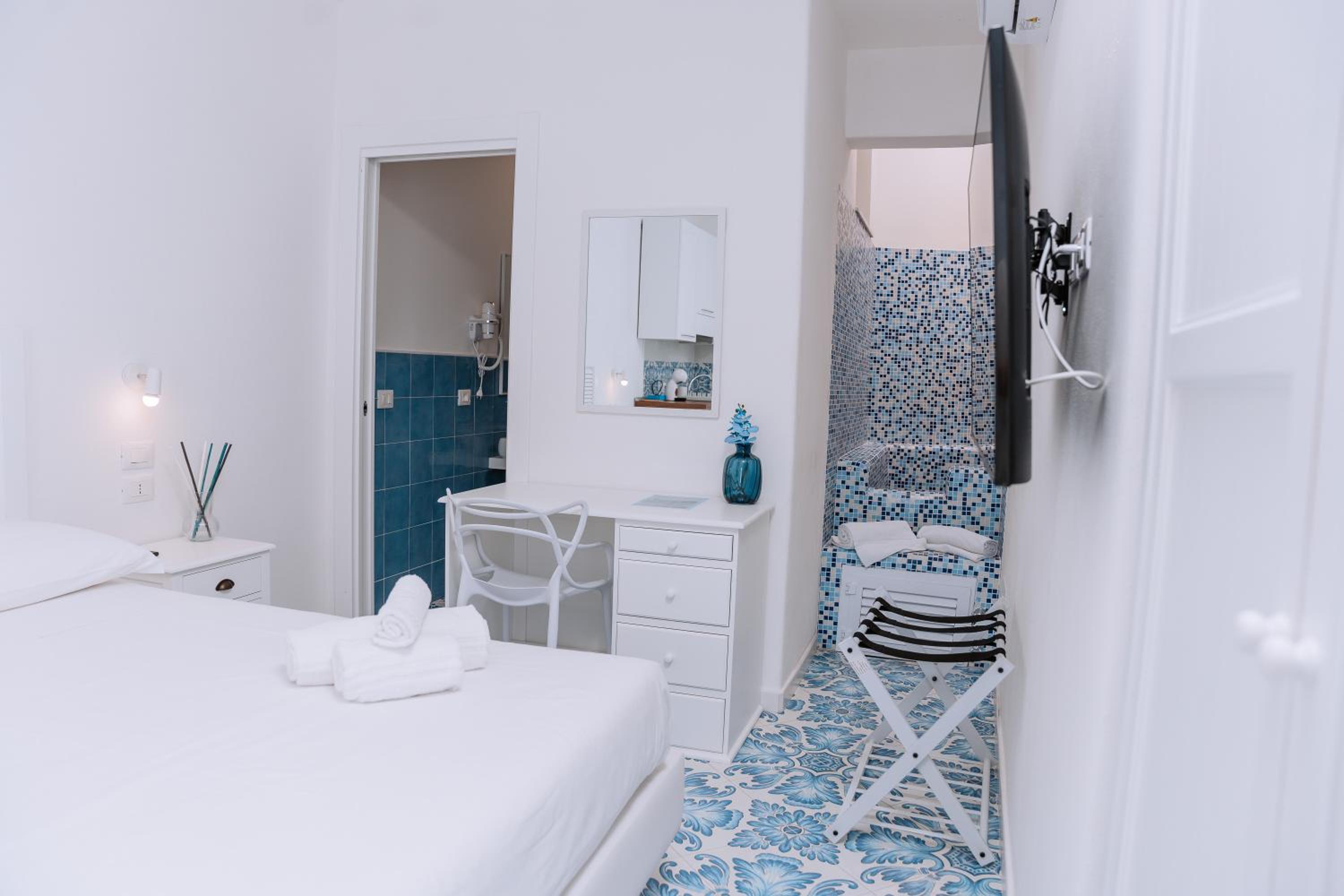Omare Apartments