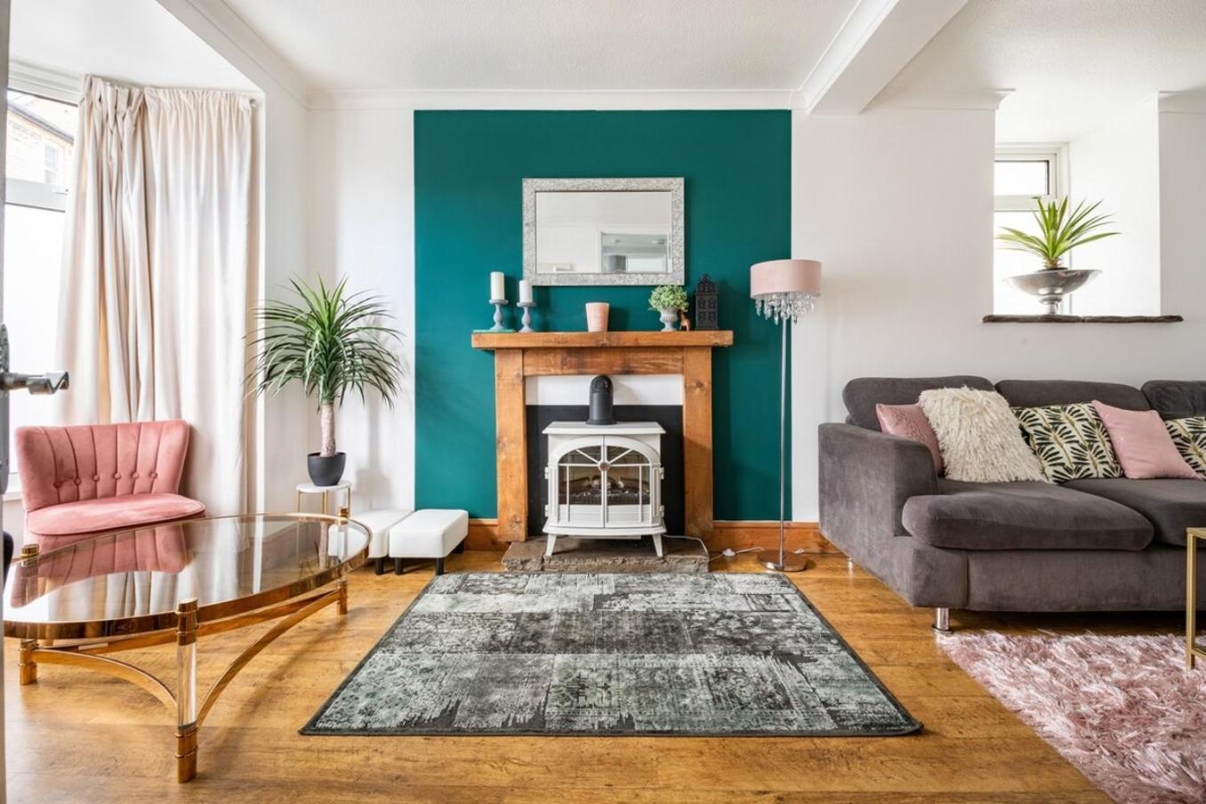 Cosy Coastal Townhouse 10-Min-Drive to Beach view 4