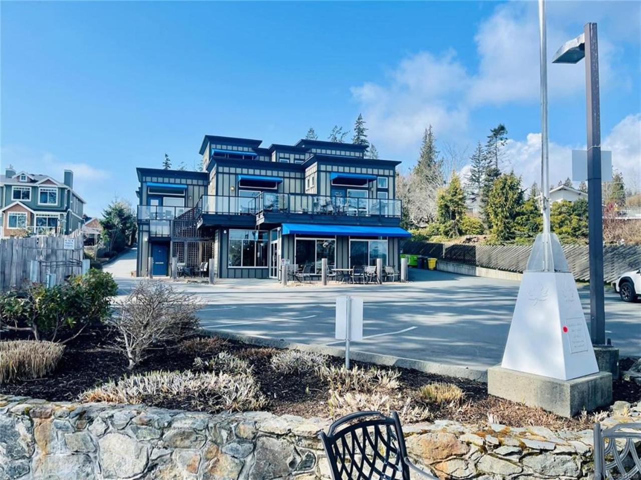 Sheringham Townhouse - Pet Friendly Sooke Rental