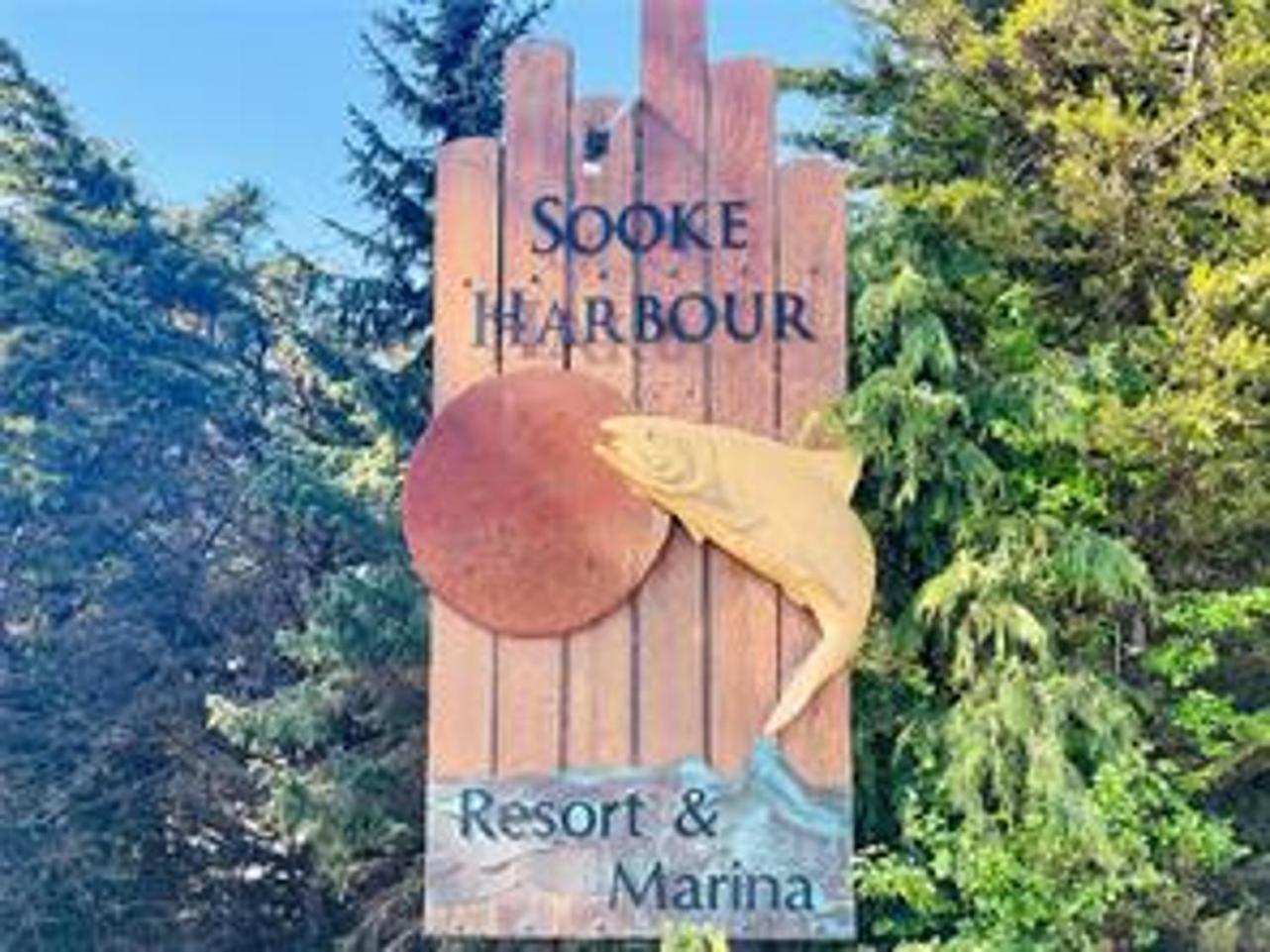 Sheringham Townhouse - Pet Friendly Sooke Rental