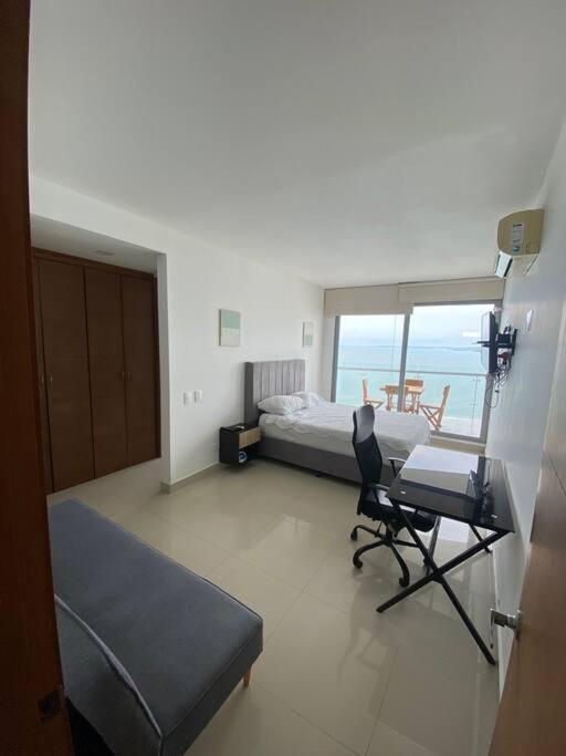 Apto con espectacular vista frente al mar piso 28